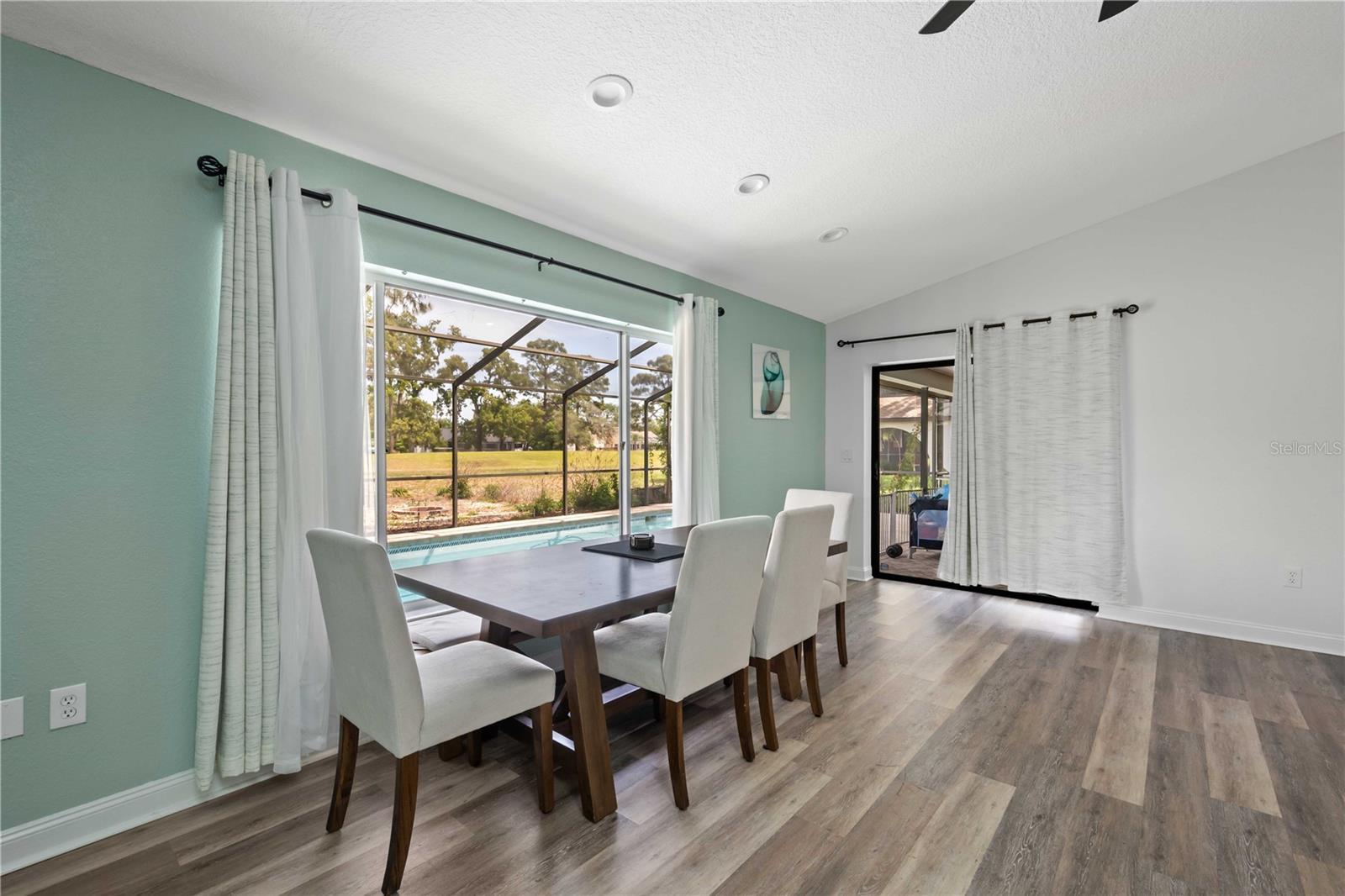 Listing photo id 15 for 5298 Florentine Court