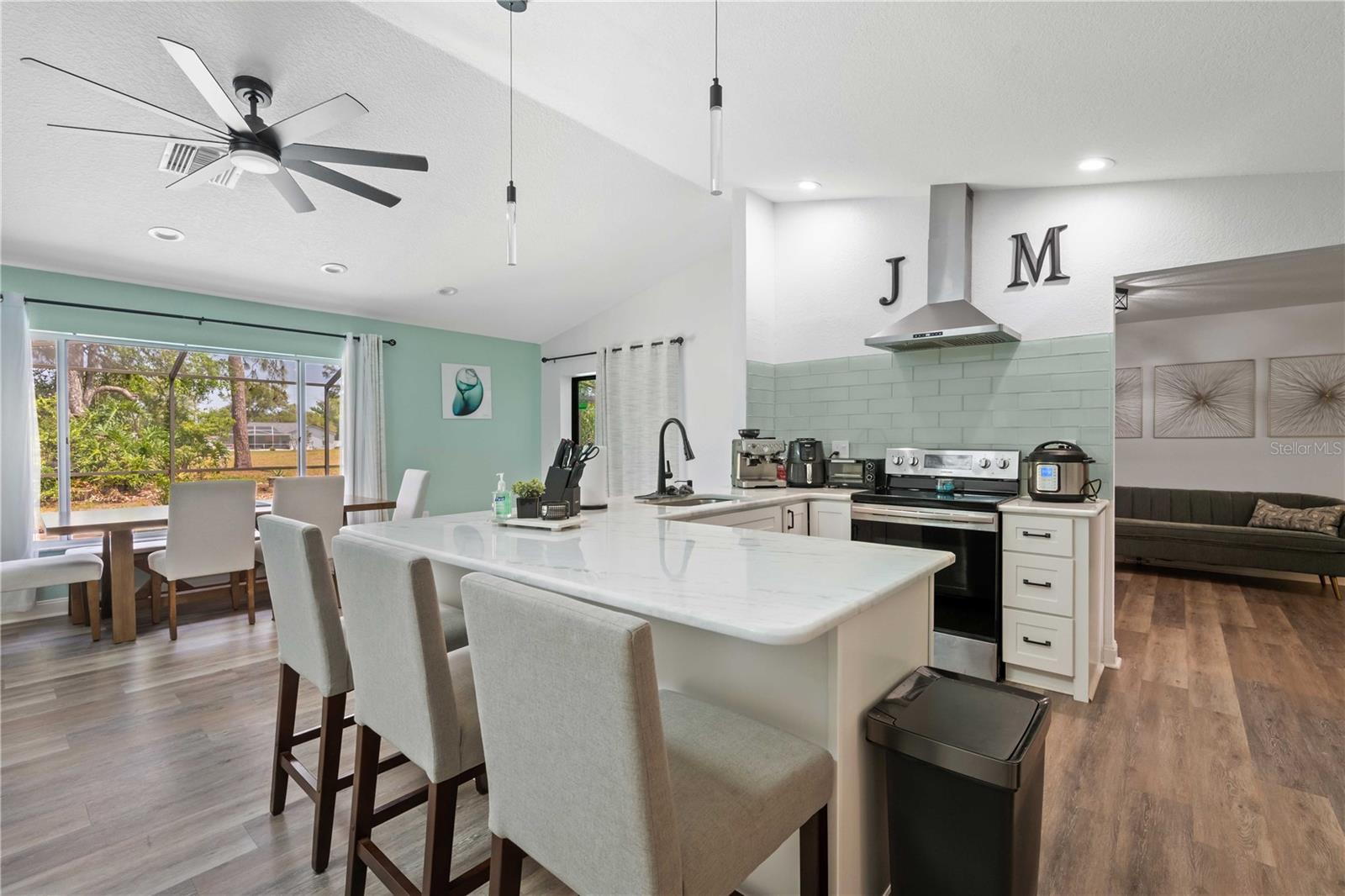 Listing photo id 16 for 5298 Florentine Court