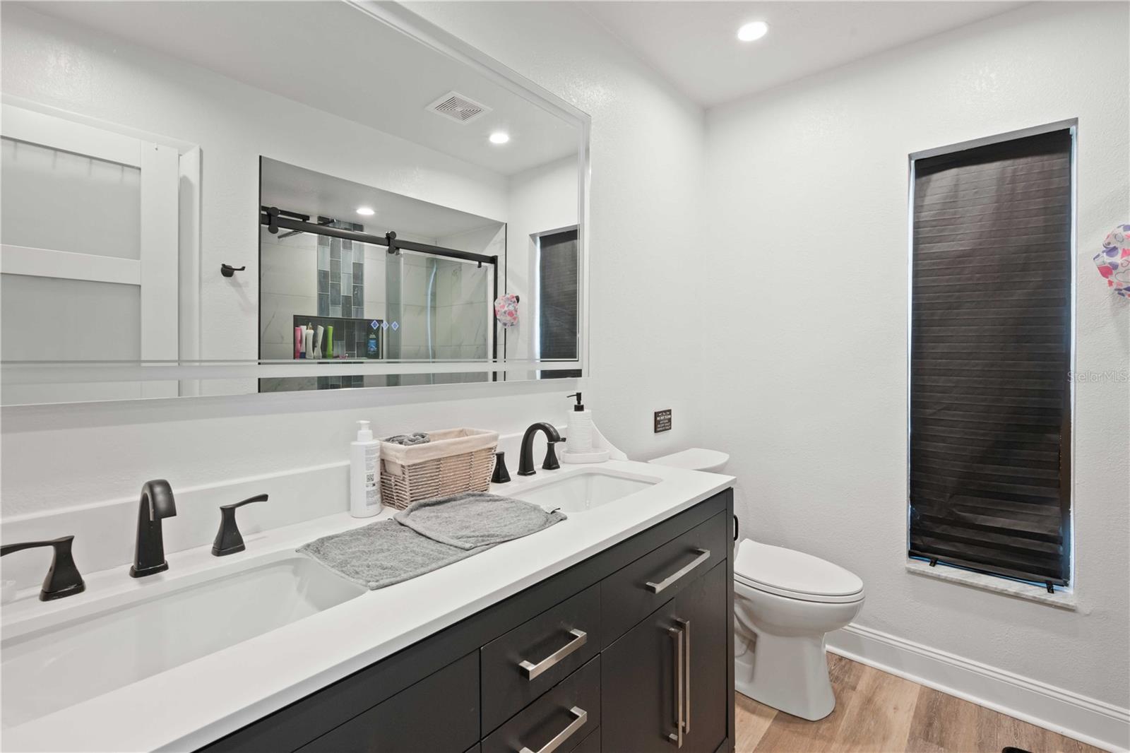 Listing photo id 30 for 5298 Florentine Court