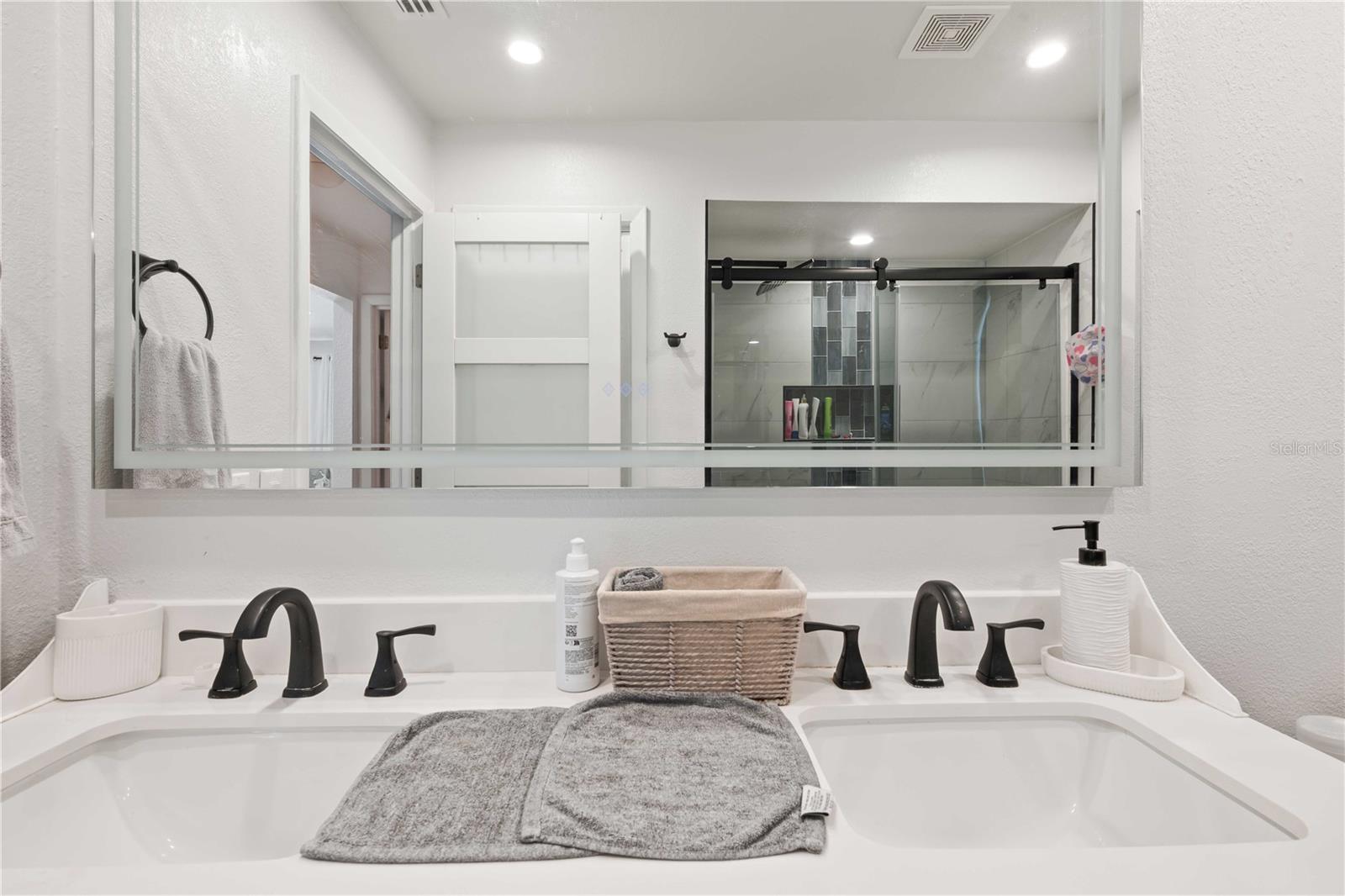 Listing photo id 31 for 5298 Florentine Court