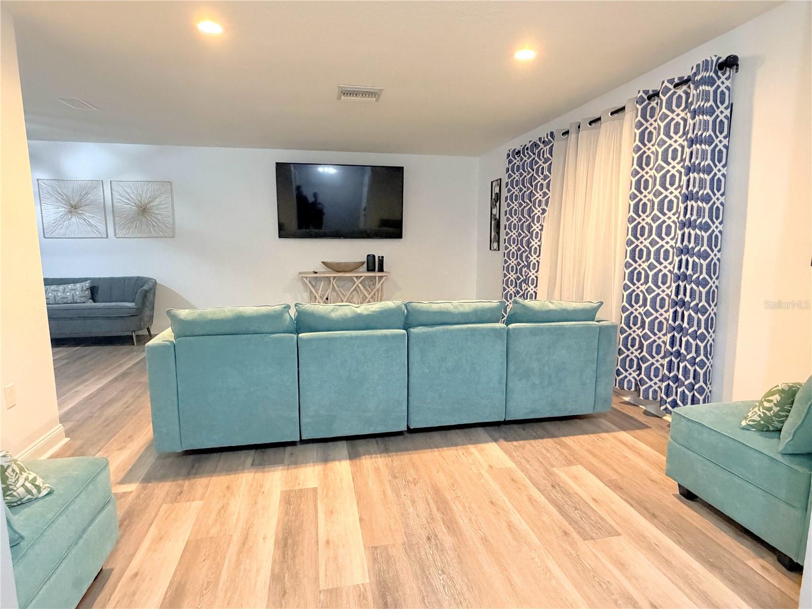 Listing photo id 7 for 5298 Florentine Court