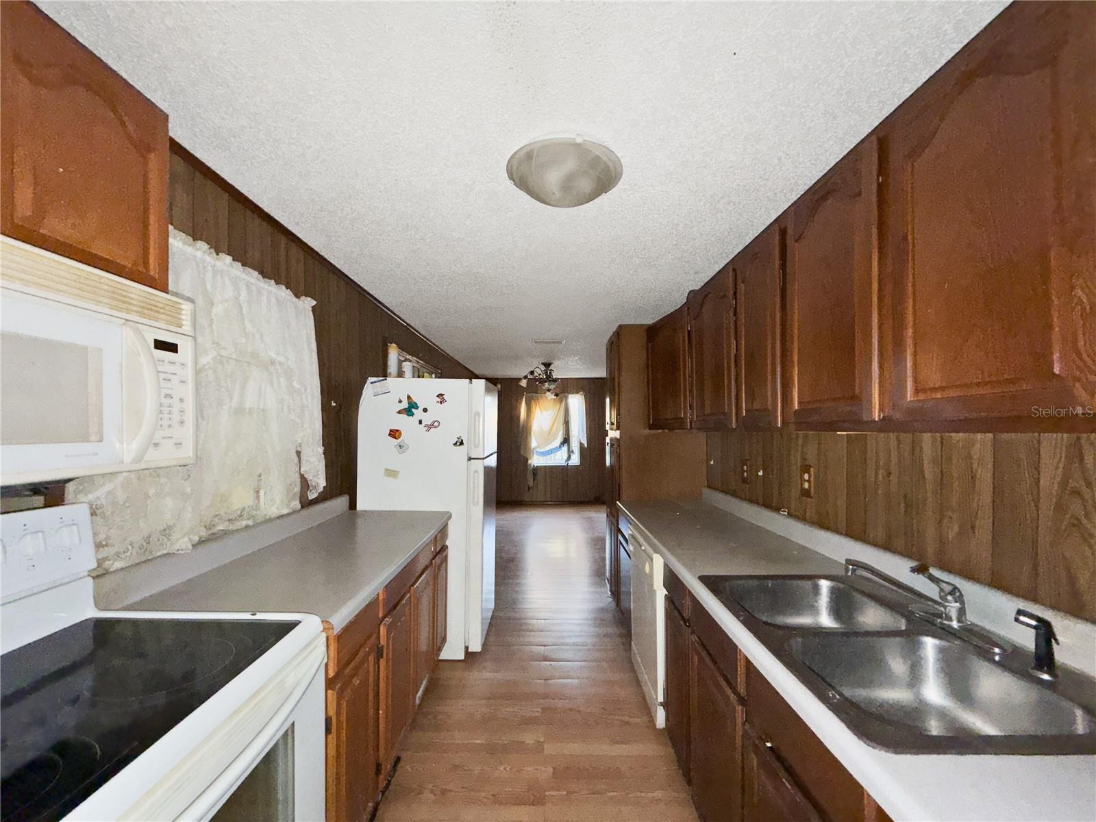 Image 2 of 7 For 909 Alicia Avenue 1-2