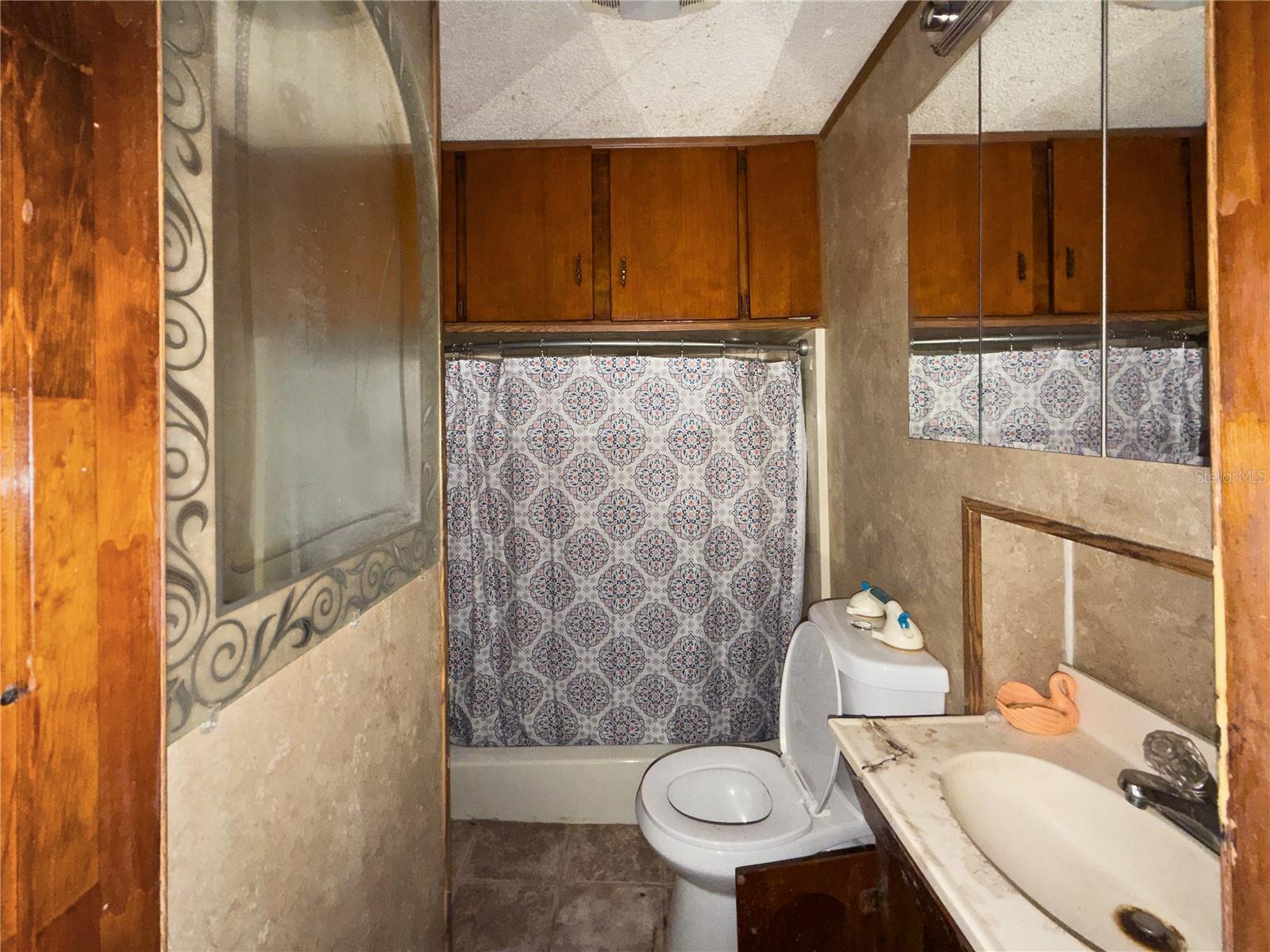 Image 6 of 7 For 909 Alicia Avenue 1-2