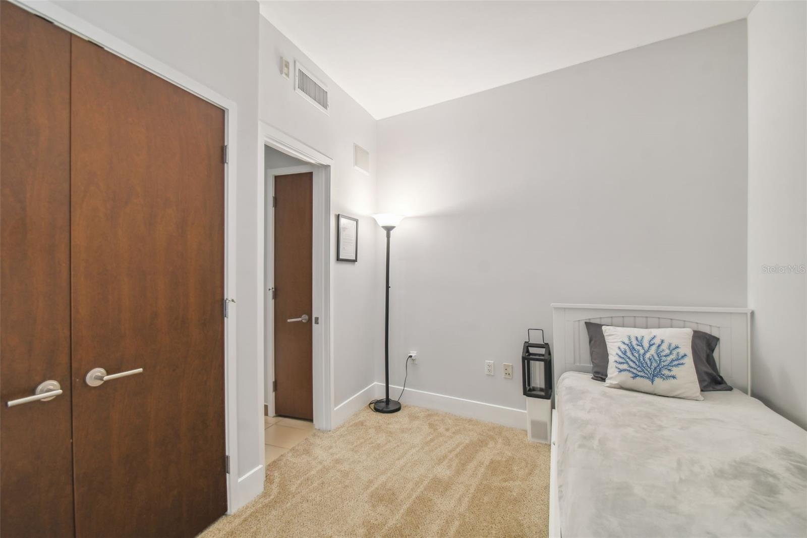 Image 7 of 17 For 912 Channelside Drive 2504