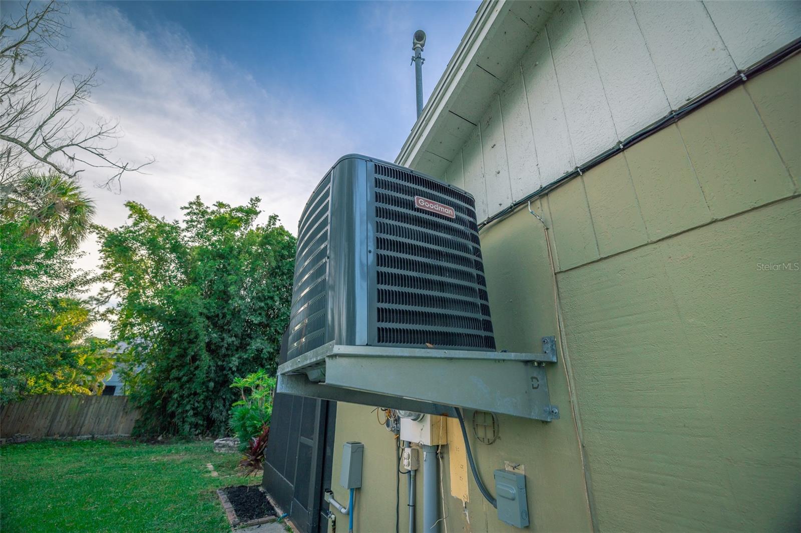 Listing photo id 9 for 5130 Mallett Drive