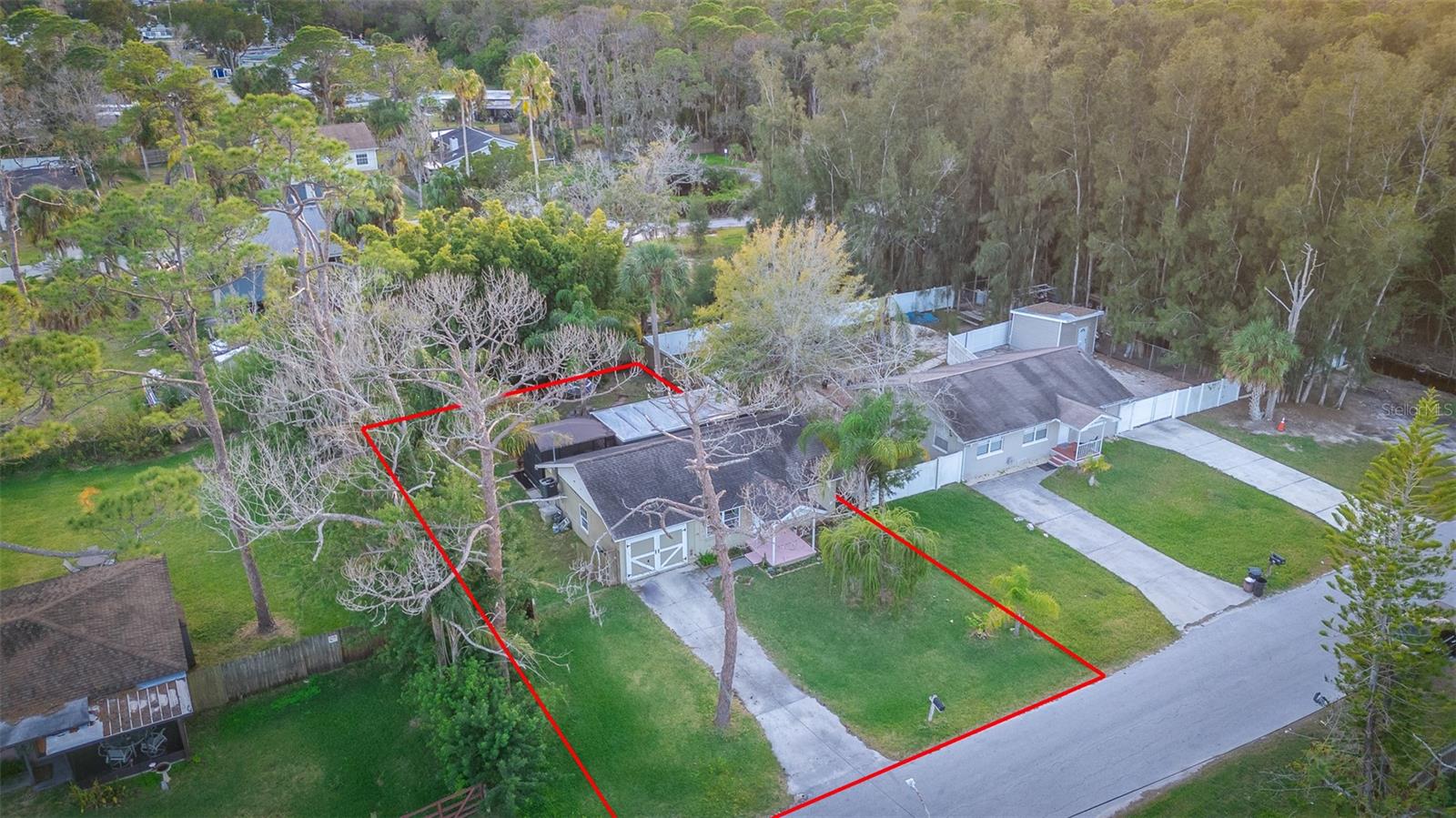 Listing photo id 11 for 5130 Mallett Drive