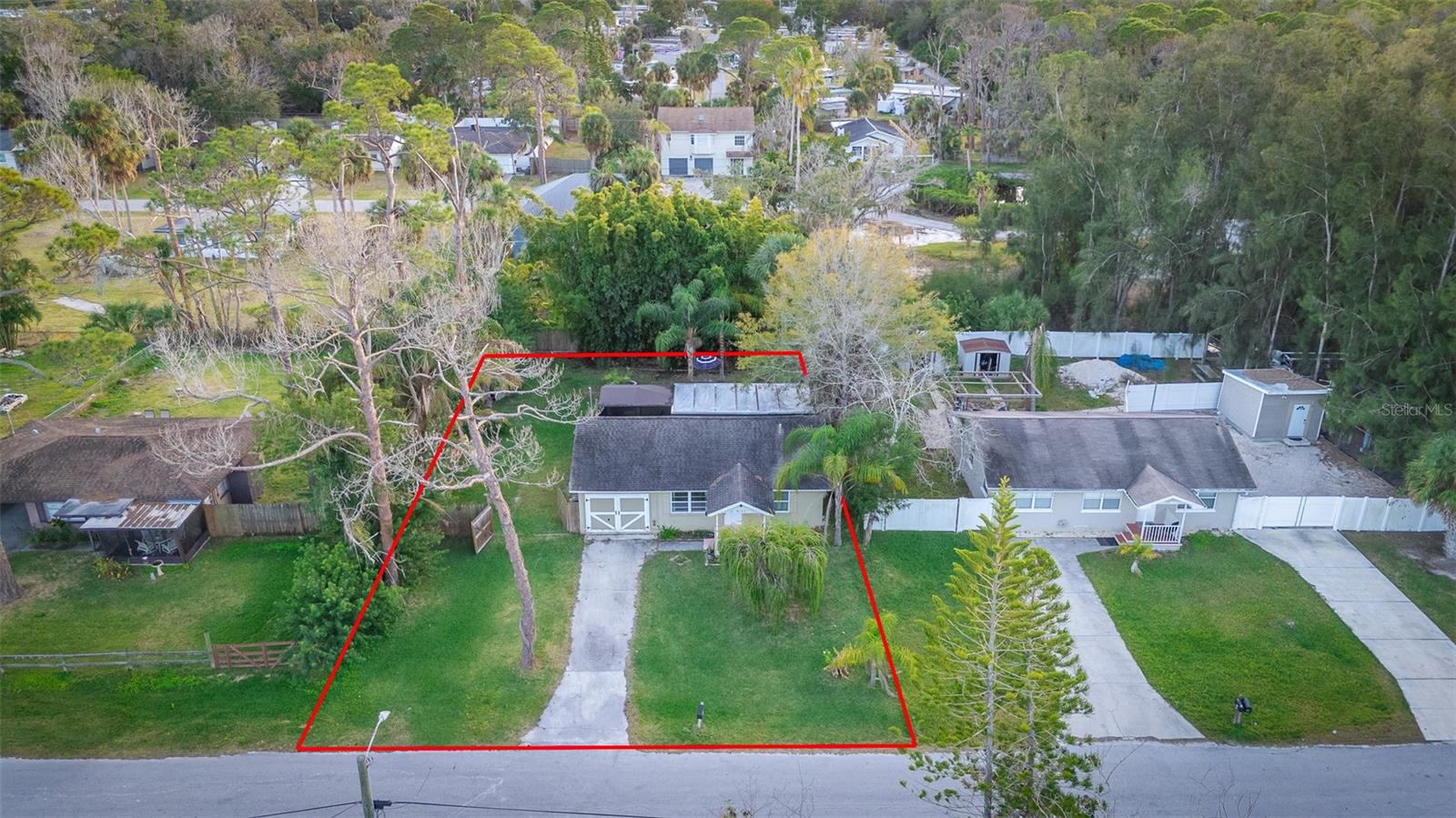 Listing photo id 12 for 5130 Mallett Drive