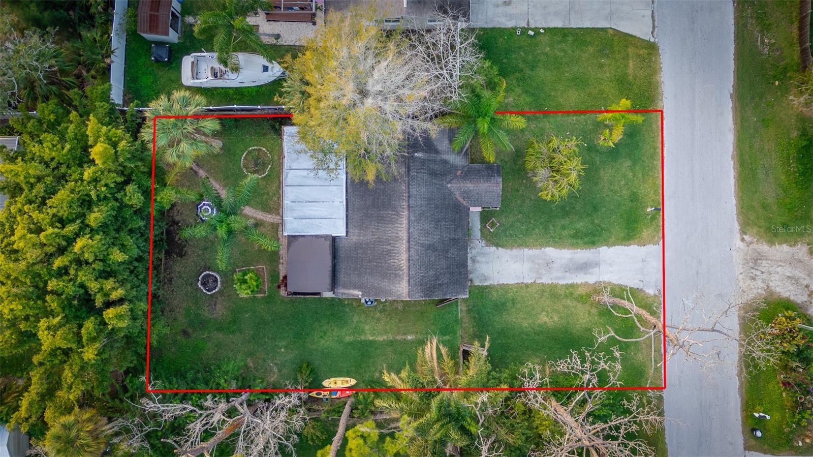 Listing photo id 13 for 5130 Mallett Drive