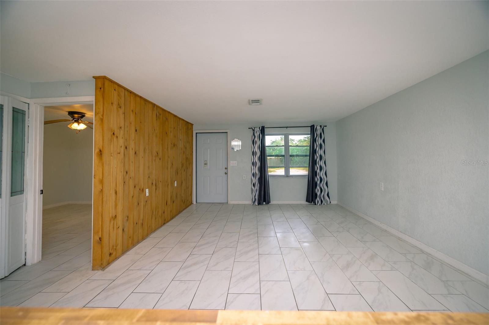 Listing photo id 16 for 5130 Mallett Drive