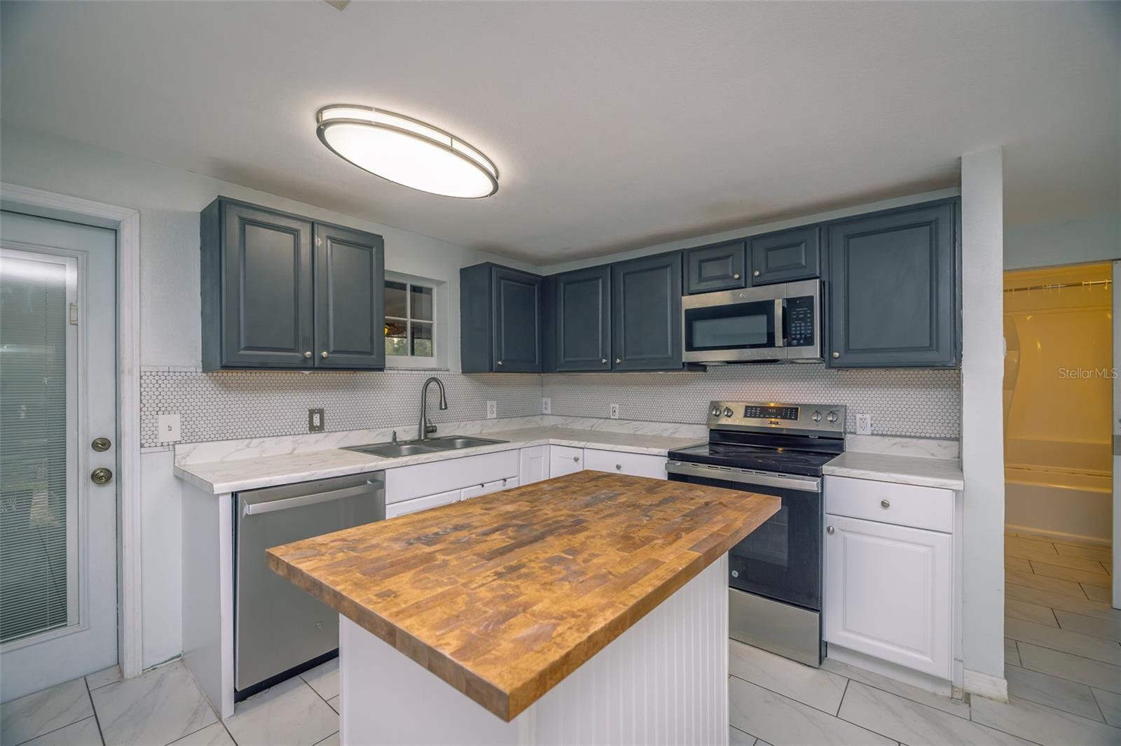 Listing photo id 18 for 5130 Mallett Drive