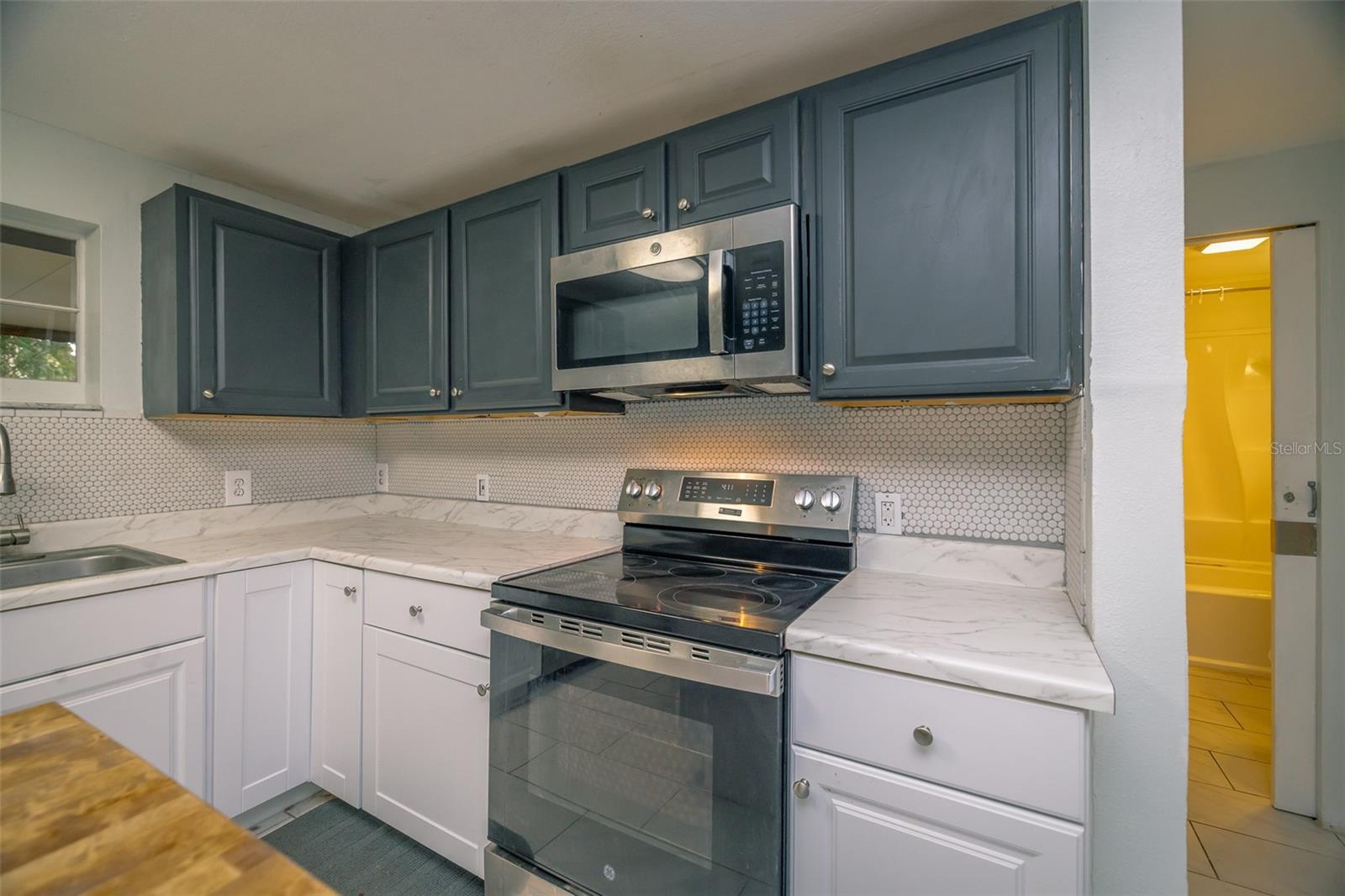 Listing photo id 19 for 5130 Mallett Drive