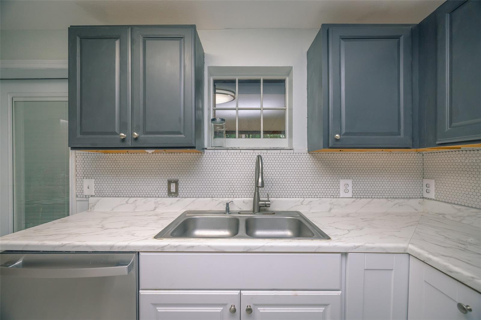 Listing photo id 21 for 5130 Mallett Drive