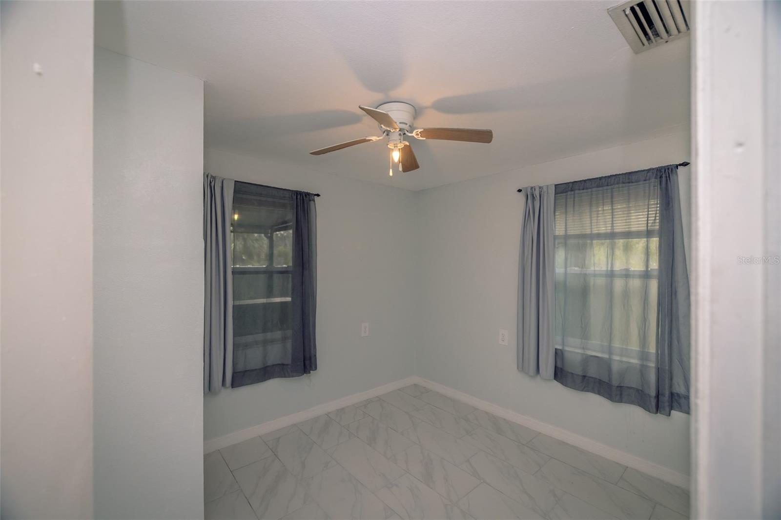 Listing photo id 29 for 5130 Mallett Drive