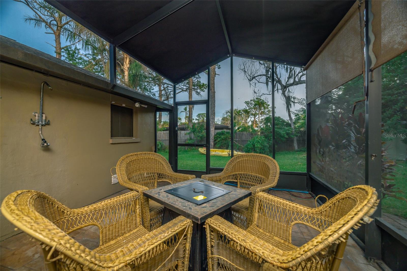 Listing photo id 3 for 5130 Mallett Drive