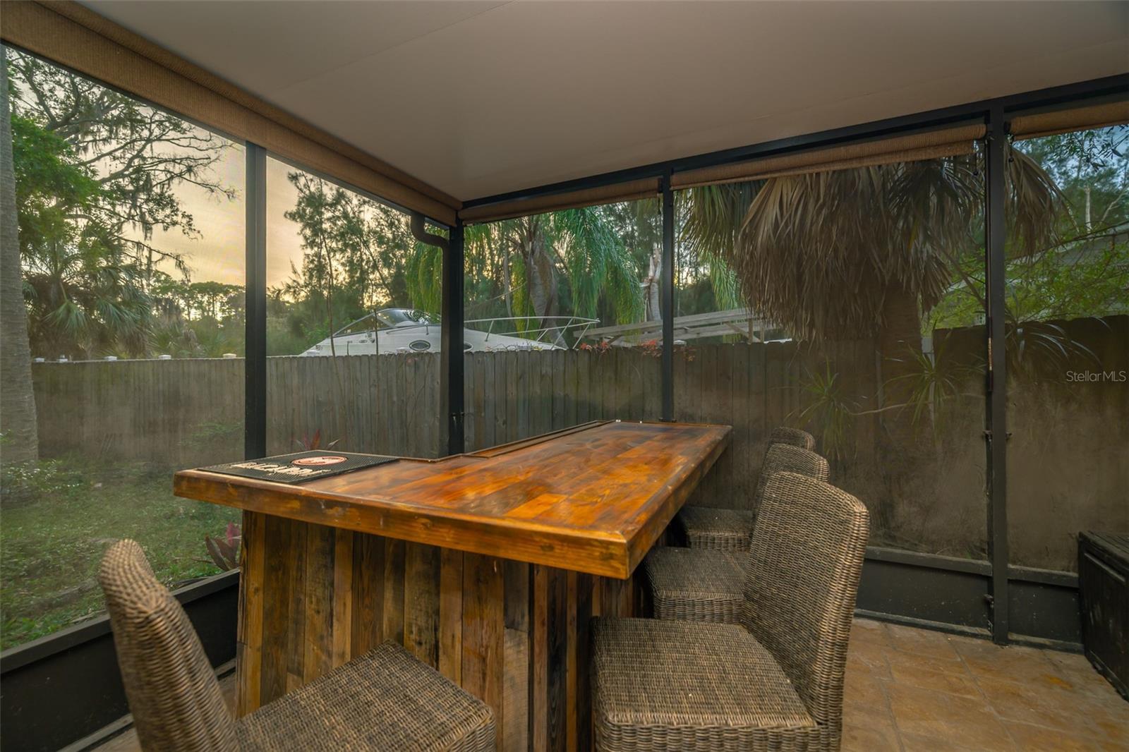 Listing photo id 4 for 5130 Mallett Drive