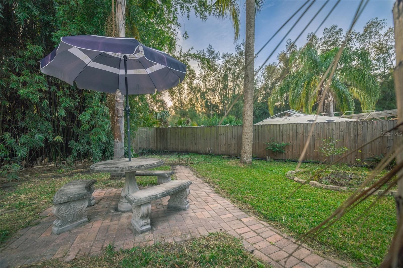 Listing photo id 5 for 5130 Mallett Drive