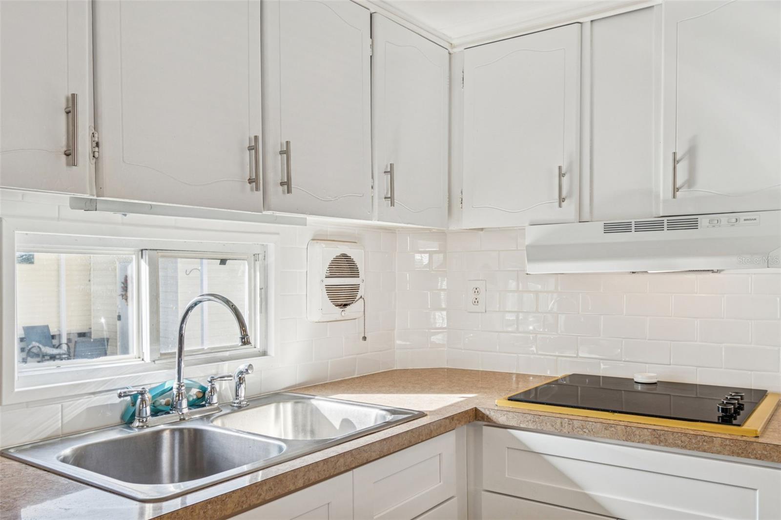 Image 11 of 45 For 86 Pindo Palm Street W