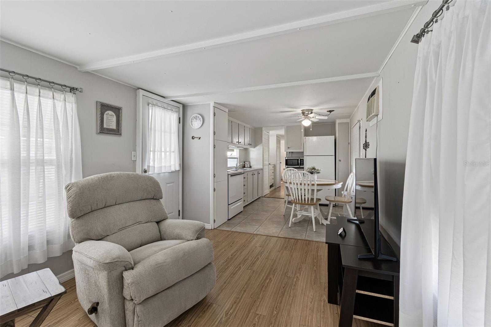 Image 11 of 26 For 12674 Seminole Boulevard C35