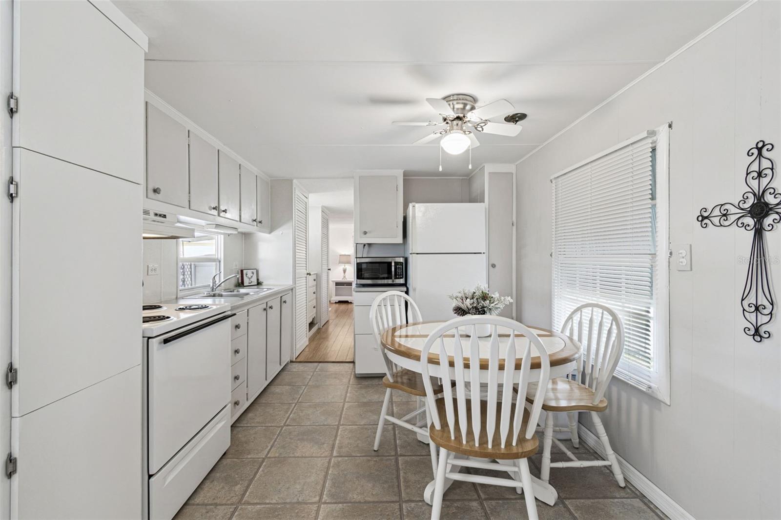 Image 12 of 26 For 12674 Seminole Boulevard C35