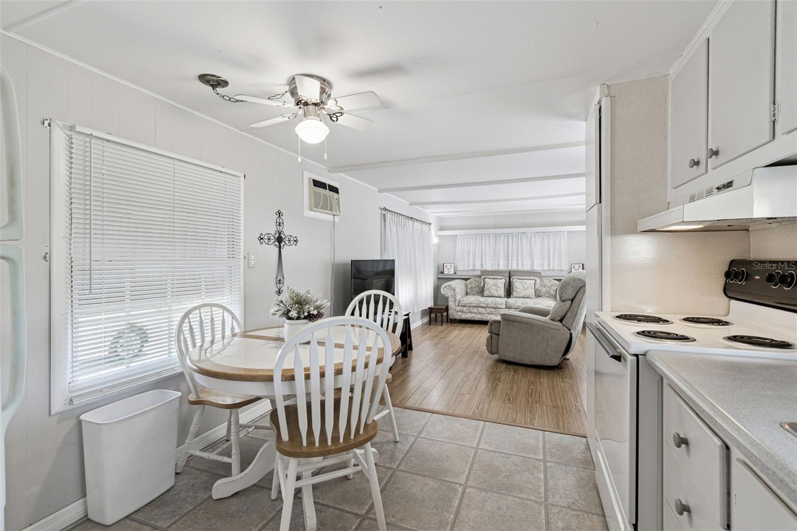 Image 15 of 26 For 12674 Seminole Boulevard C35