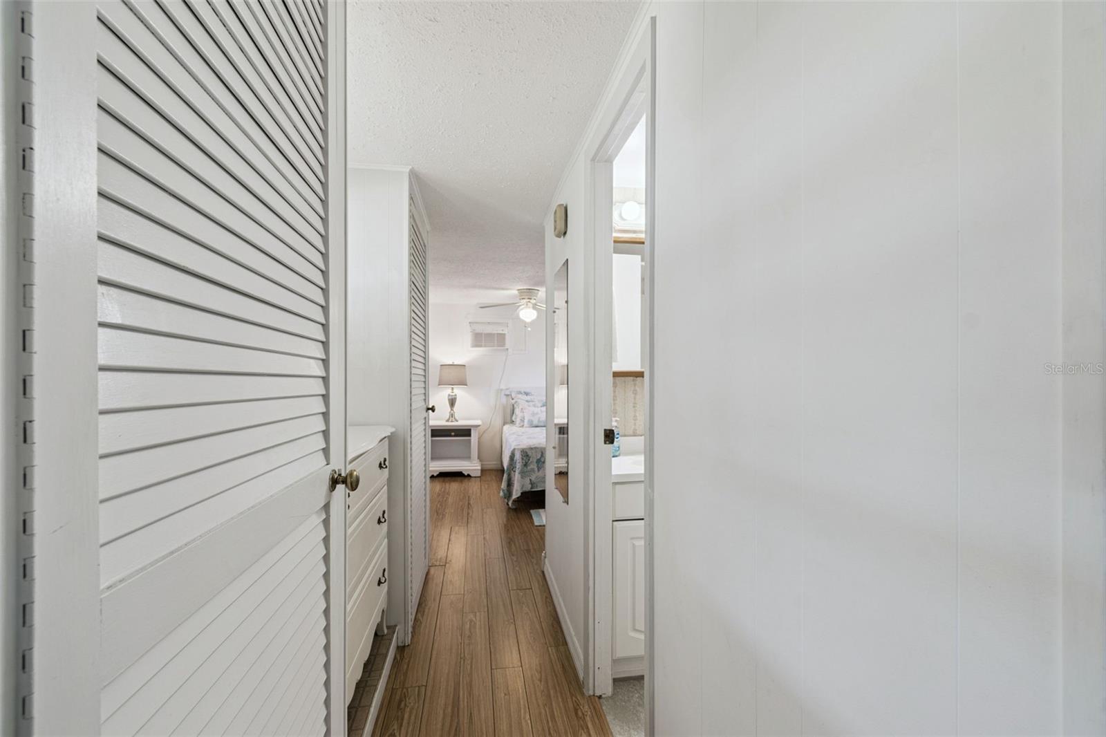 Image 17 of 26 For 12674 Seminole Boulevard C35