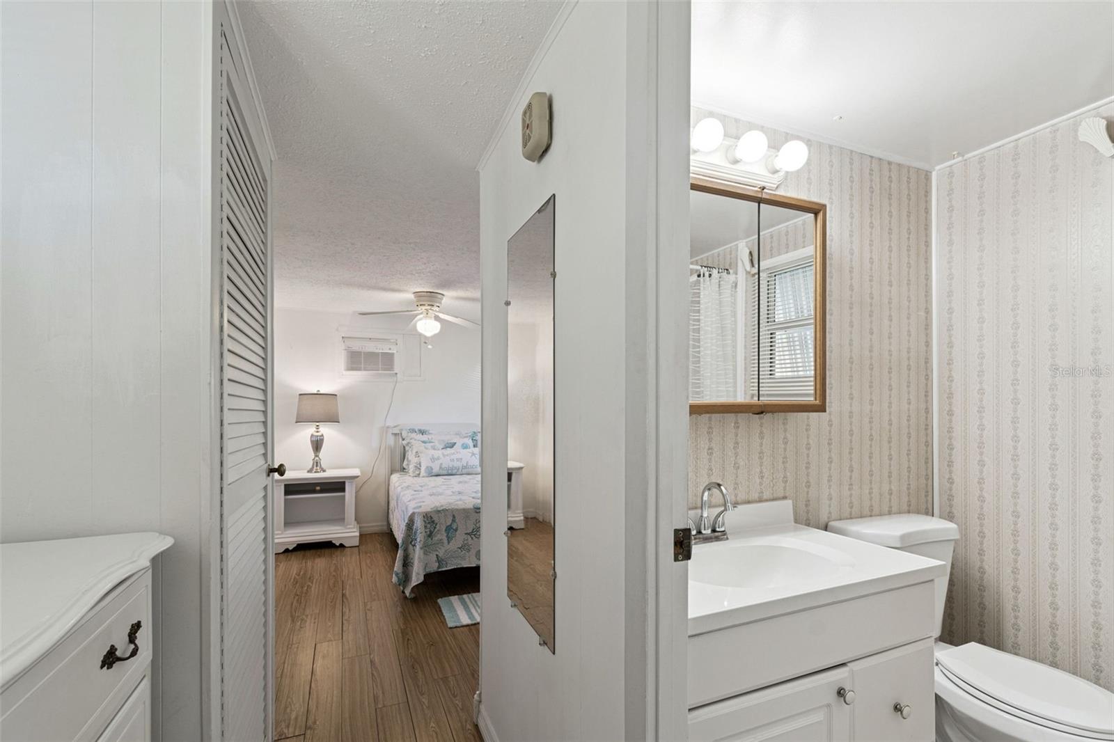 Image 18 of 26 For 12674 Seminole Boulevard C35