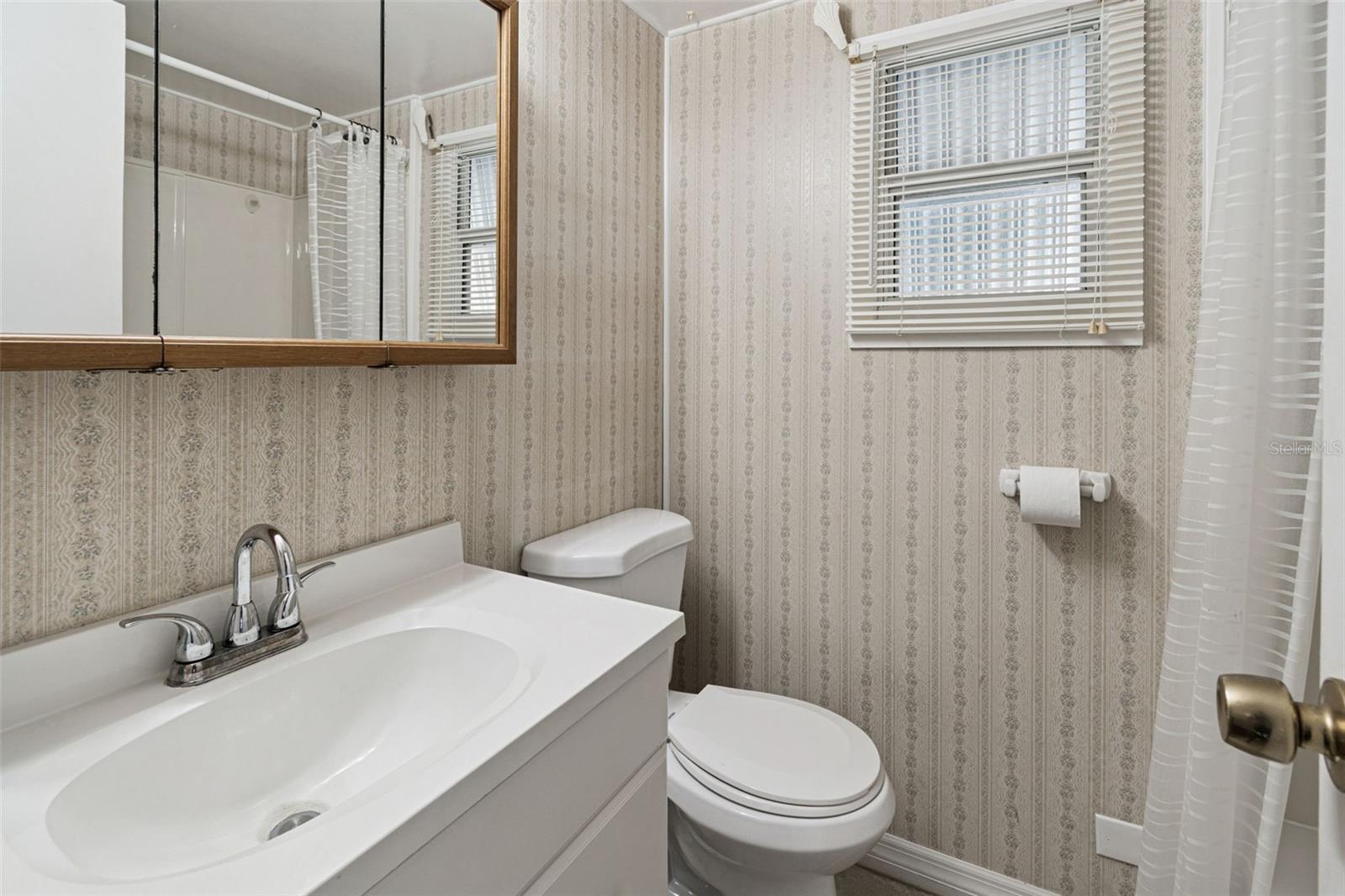 Image 19 of 26 For 12674 Seminole Boulevard C35