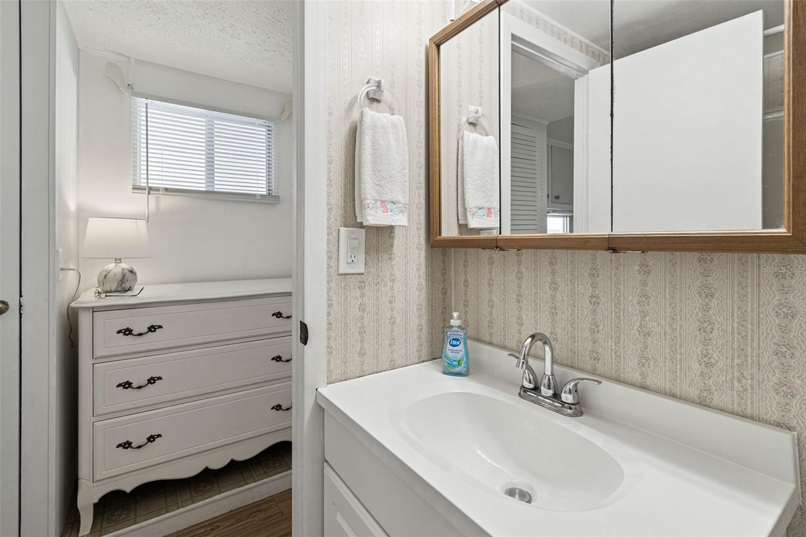 Image 21 of 26 For 12674 Seminole Boulevard C35