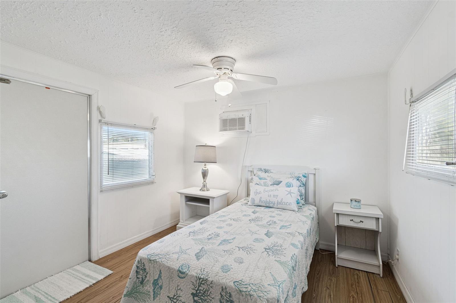 Image 23 of 26 For 12674 Seminole Boulevard C35