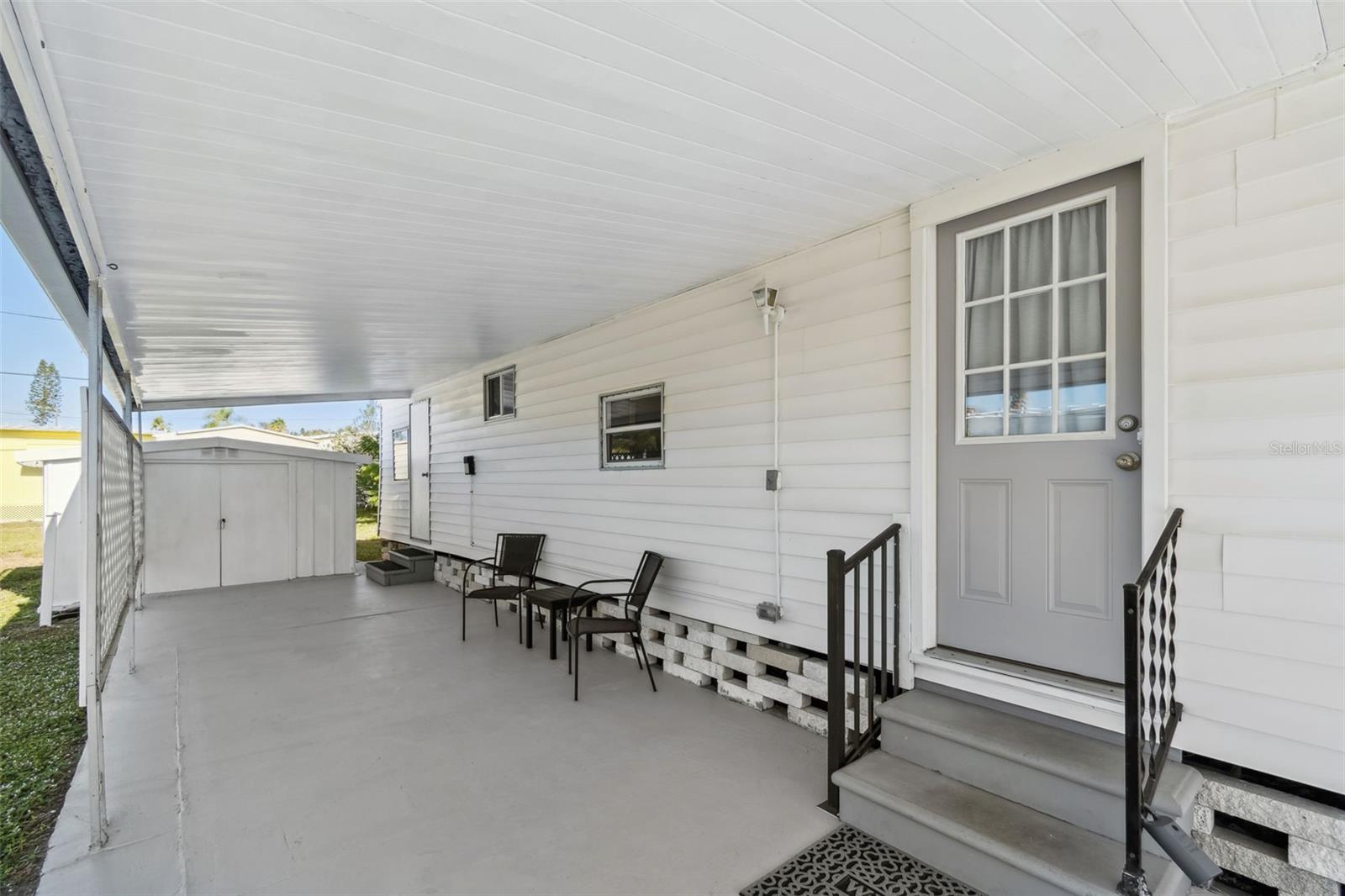 Image 5 of 26 For 12674 Seminole Boulevard C35