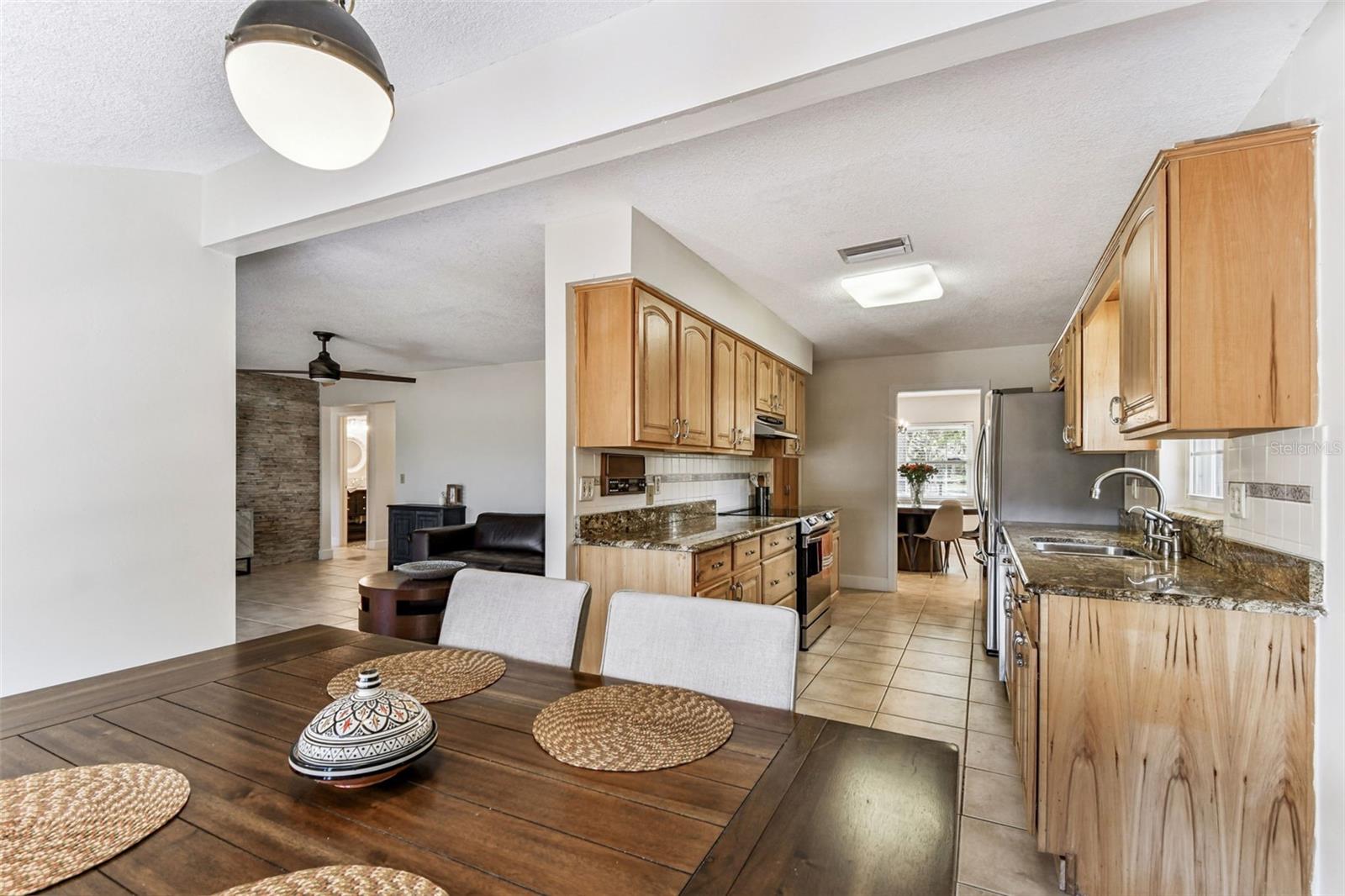 Image 11 of 92 For 12902 Howard Avenue