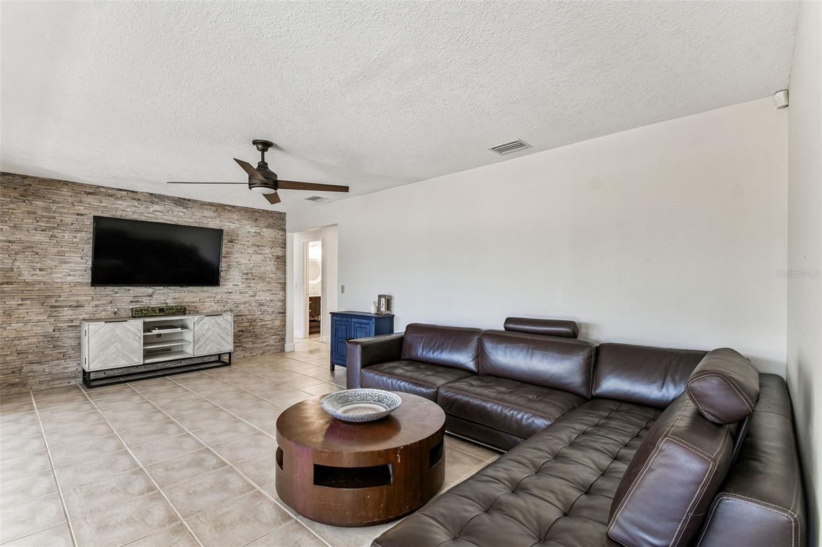 Image 12 of 92 For 12902 Howard Avenue