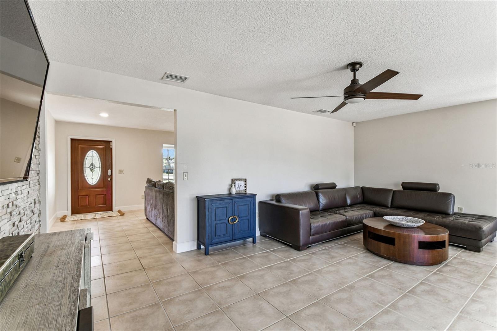 Image 13 of 92 For 12902 Howard Avenue