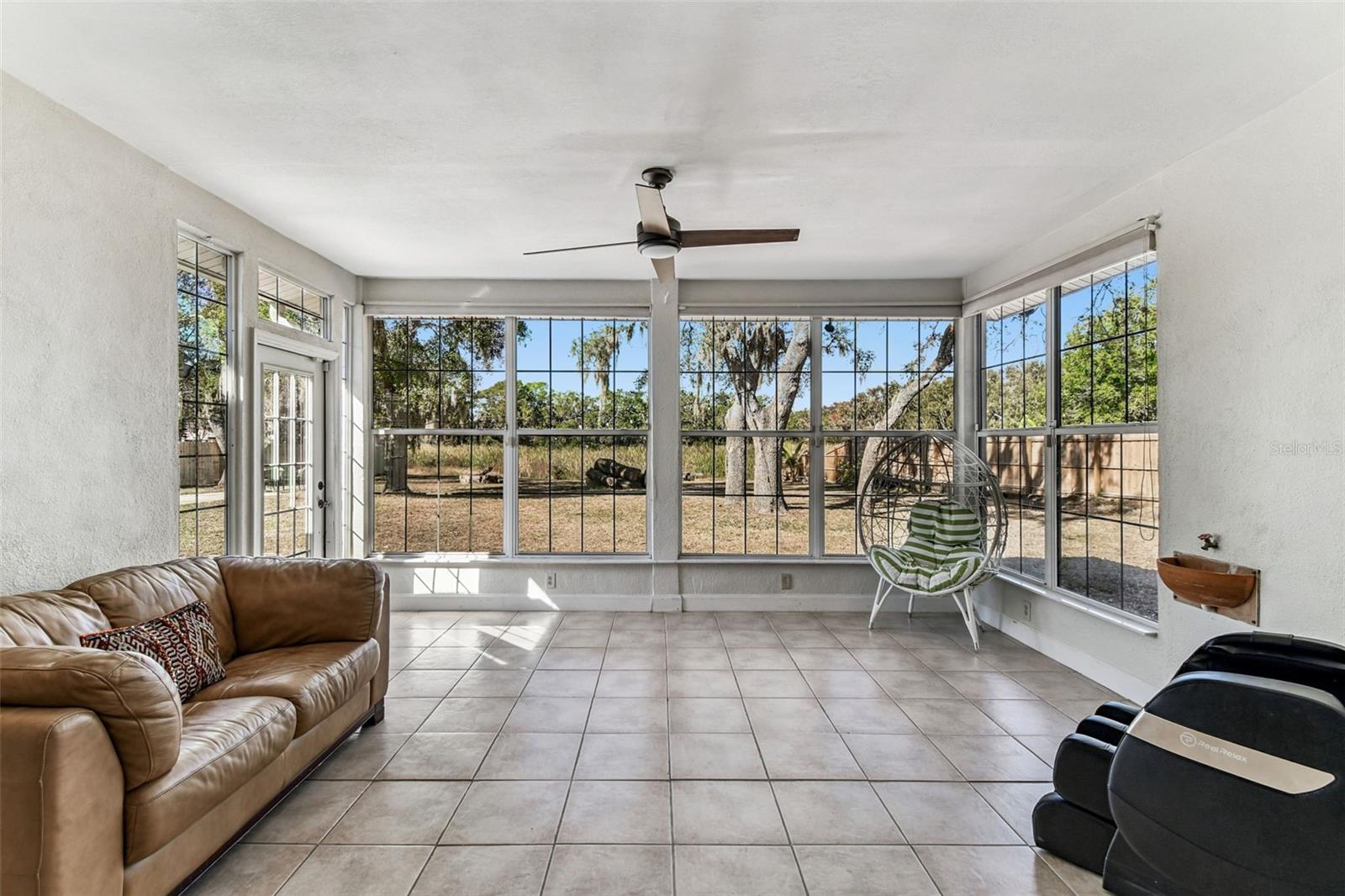 Image 14 of 92 For 12902 Howard Avenue