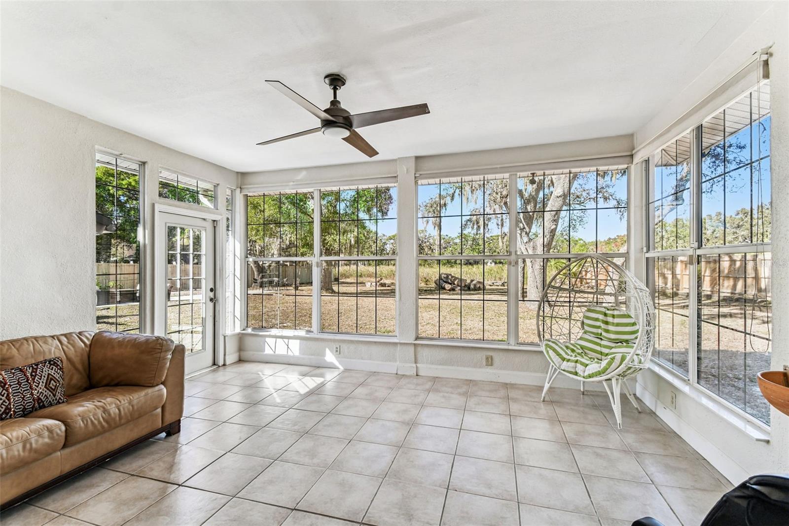 Image 15 of 92 For 12902 Howard Avenue