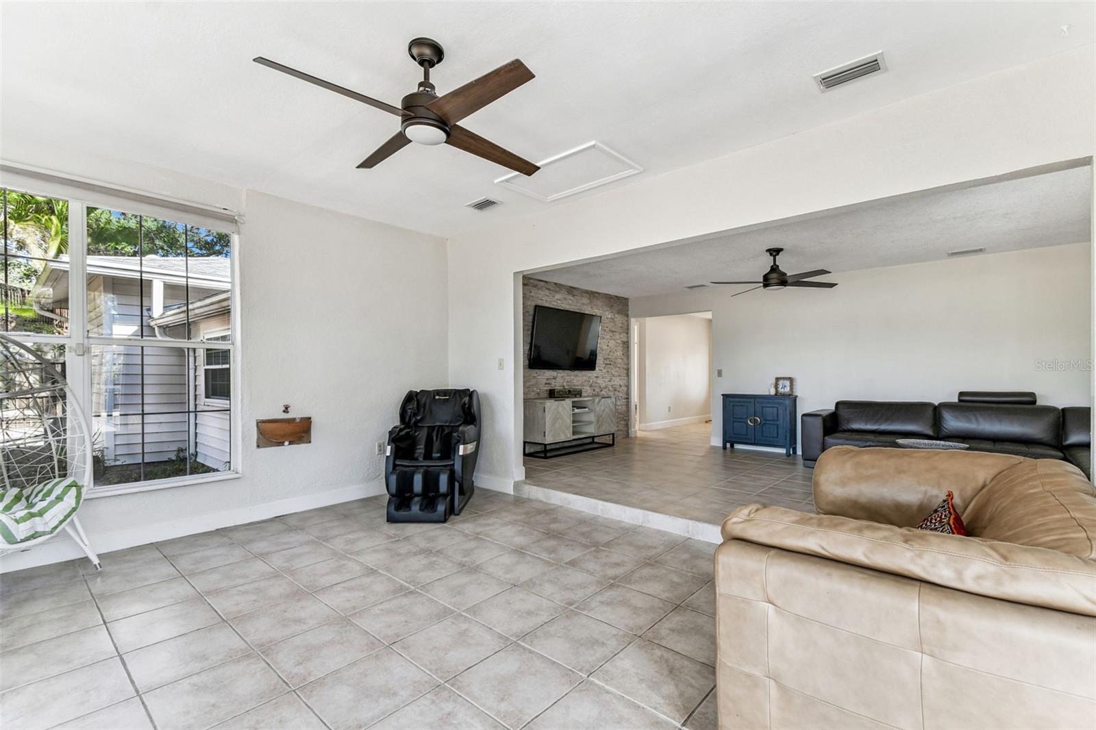 Image 16 of 92 For 12902 Howard Avenue