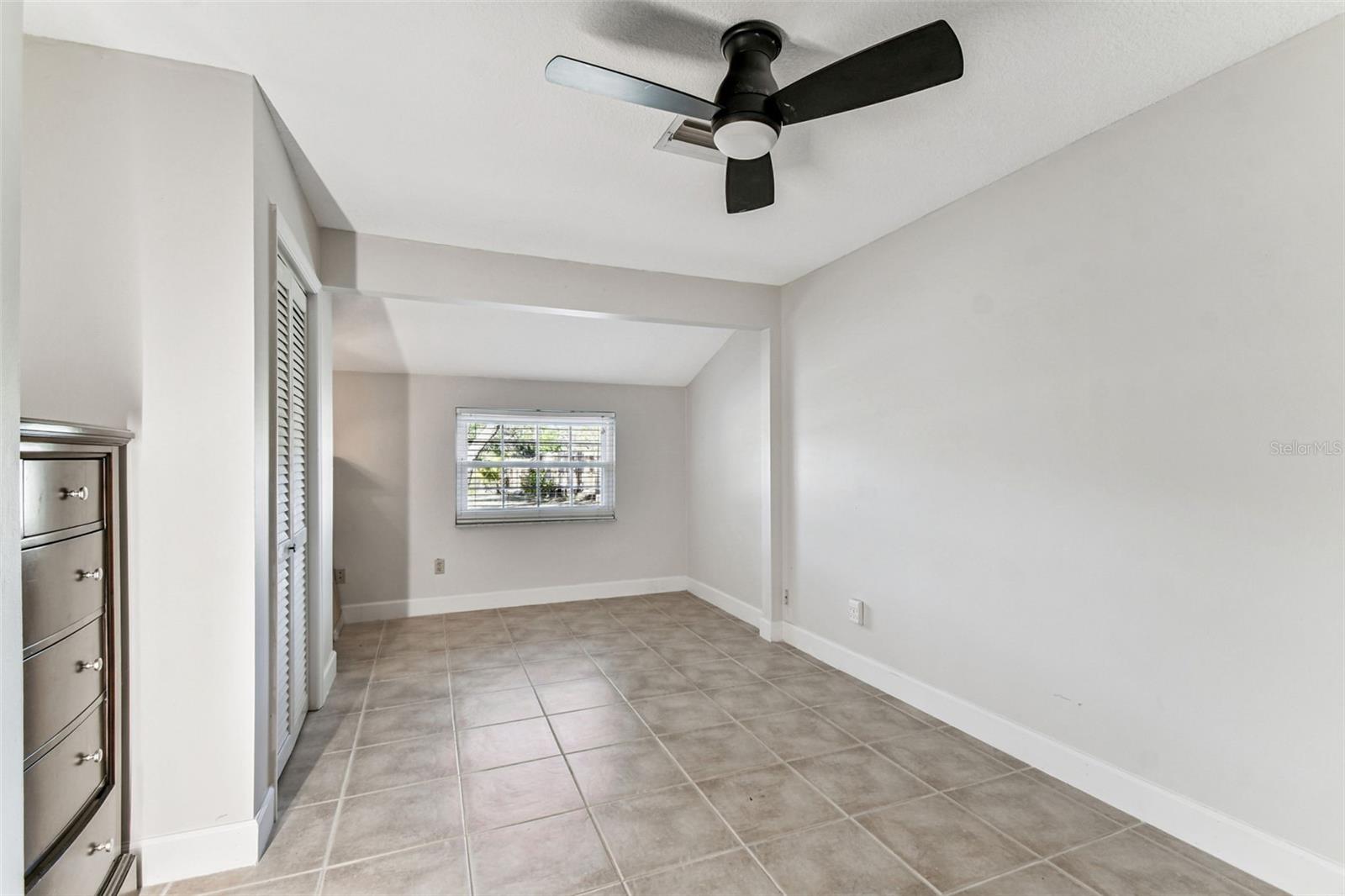 Image 19 of 92 For 12902 Howard Avenue