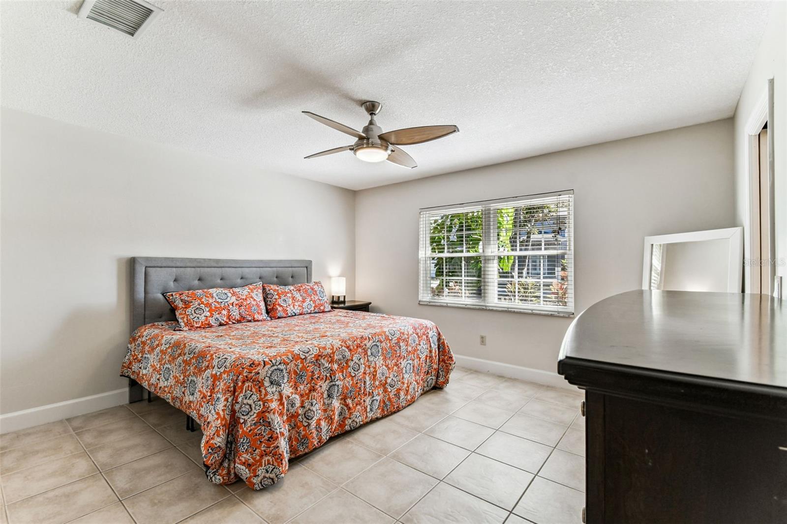 Image 21 of 92 For 12902 Howard Avenue