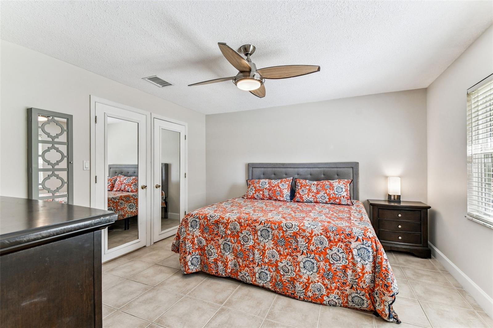 Image 22 of 92 For 12902 Howard Avenue