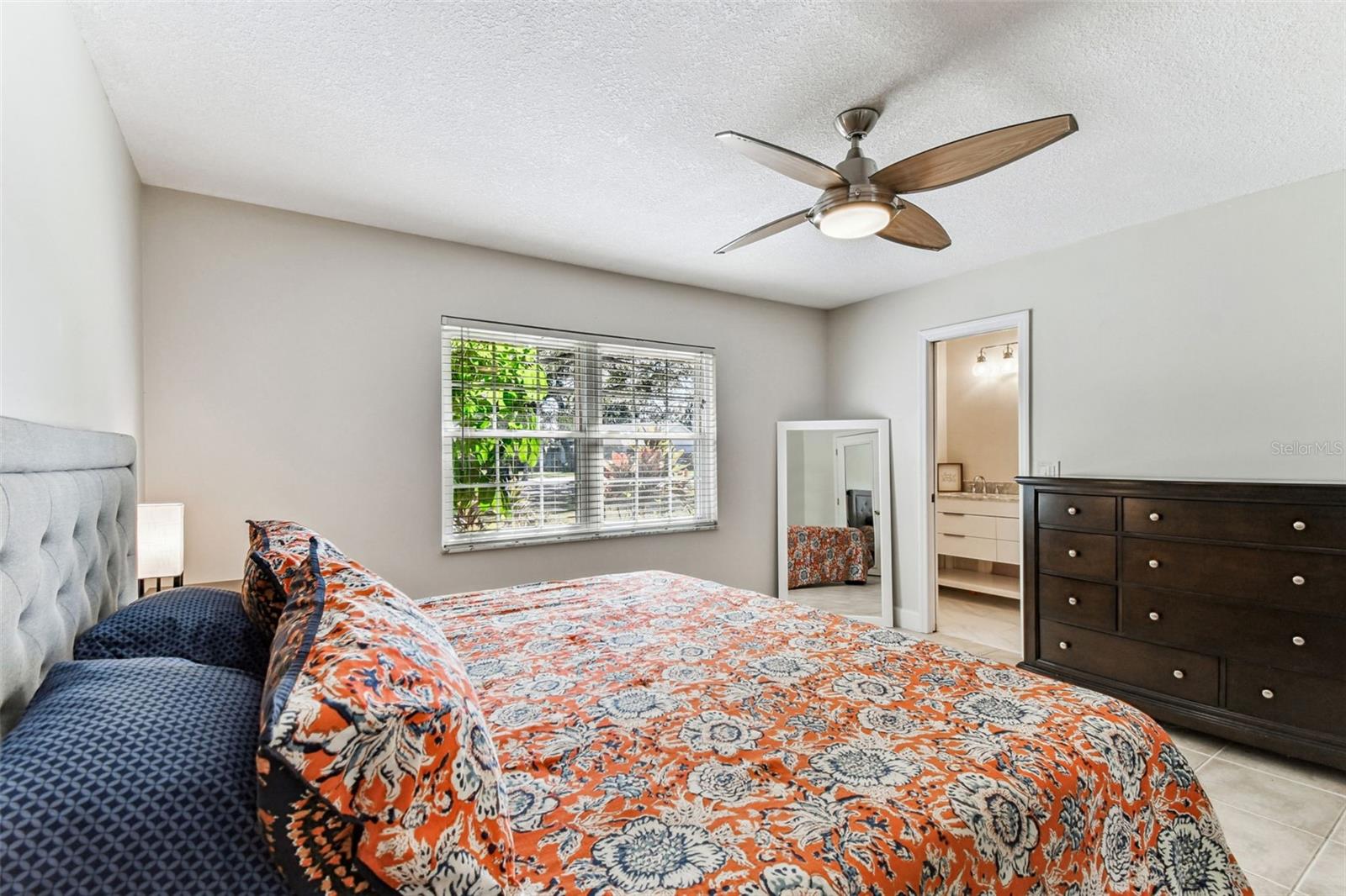 Image 23 of 92 For 12902 Howard Avenue