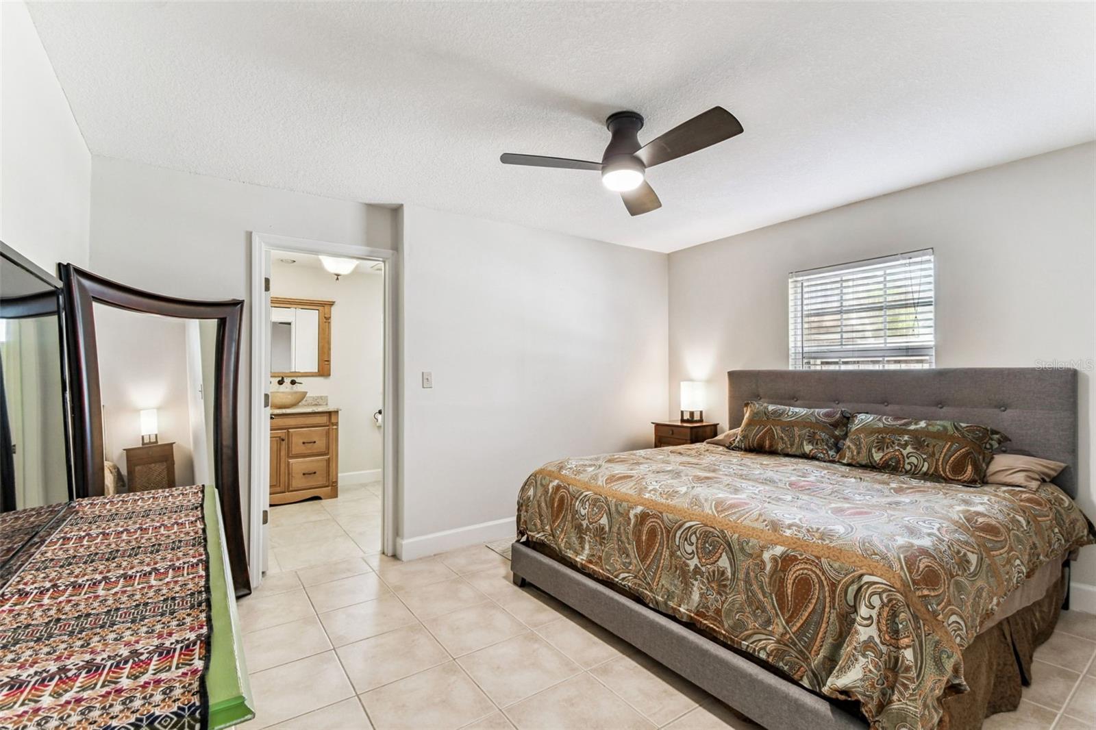 Image 27 of 92 For 12902 Howard Avenue