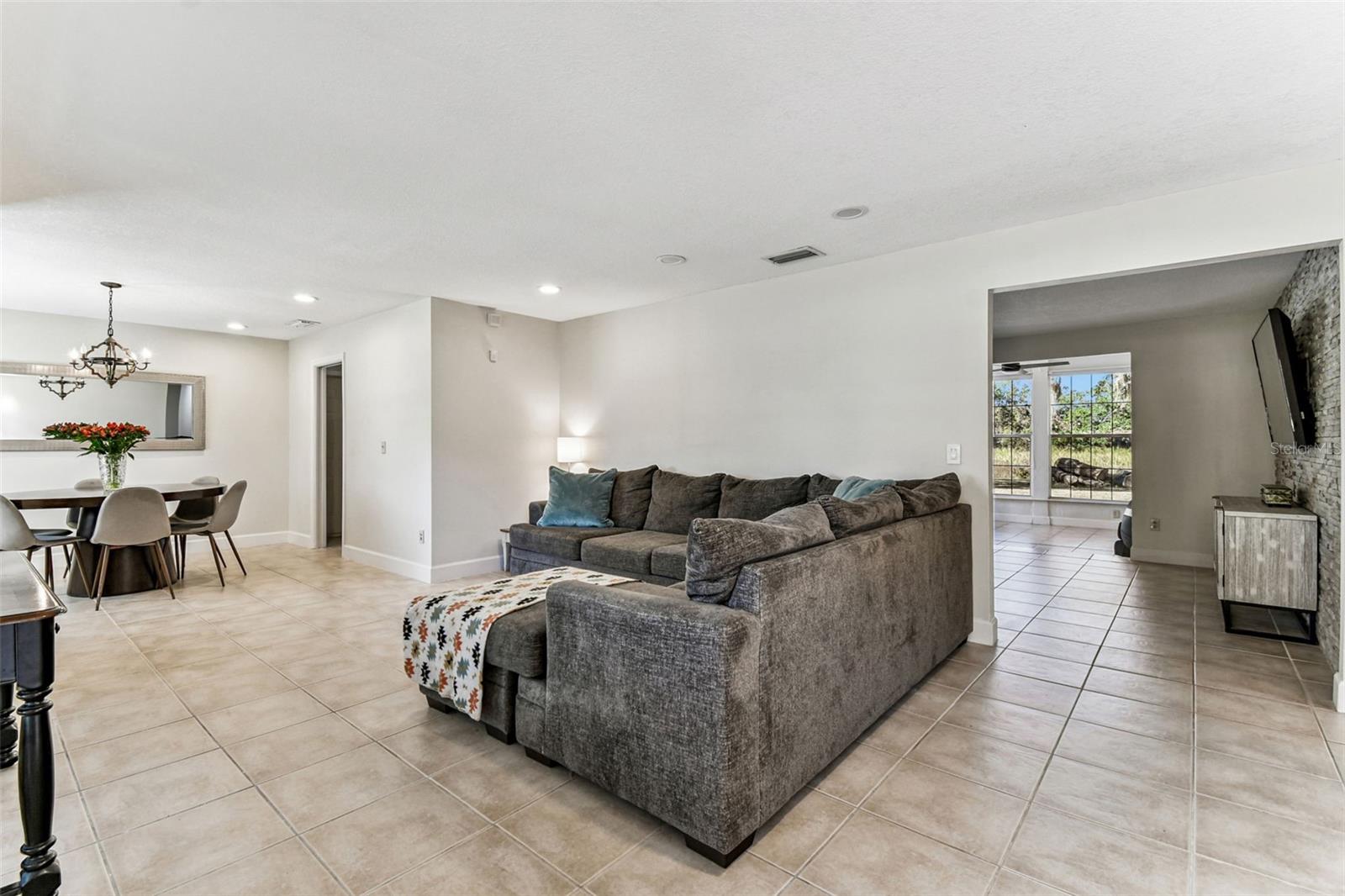 Image 5 of 92 For 12902 Howard Avenue