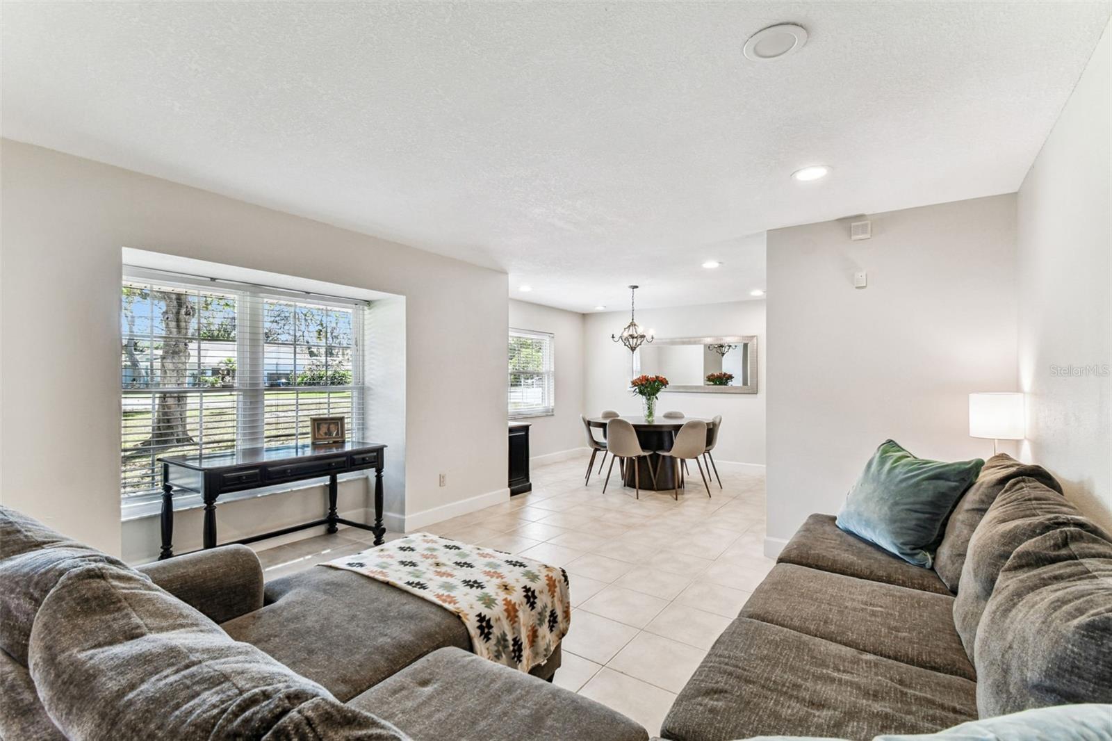 Image 6 of 92 For 12902 Howard Avenue