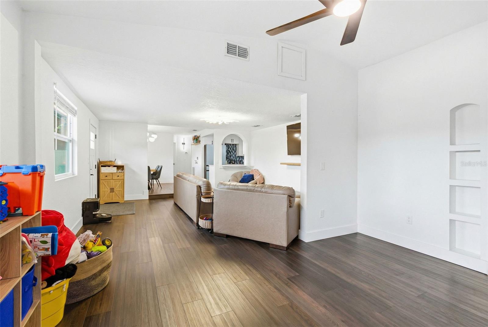 Image 16 of 39 For 715 53rd Street S