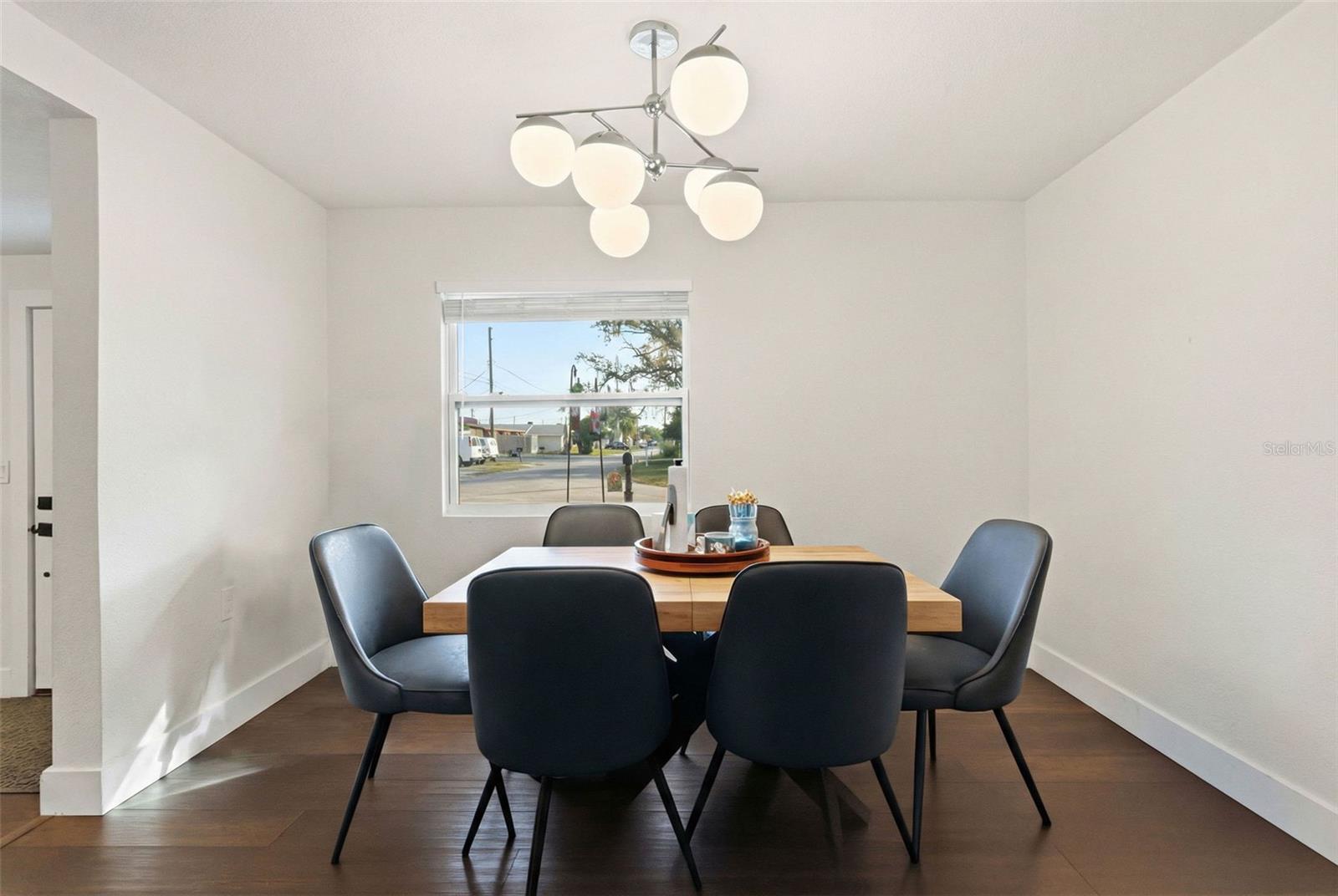 Image 17 of 39 For 715 53rd Street S