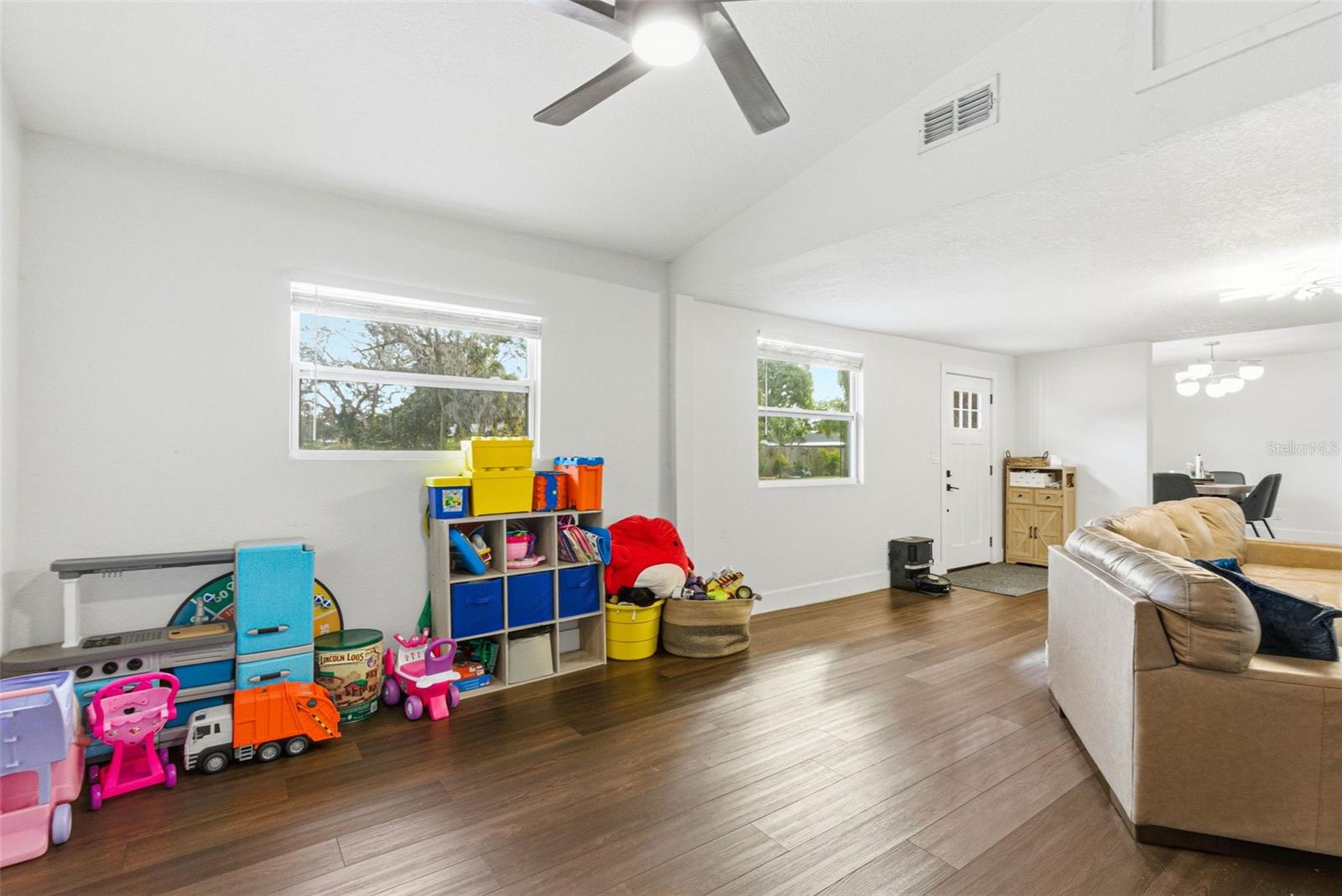 Image 18 of 39 For 715 53rd Street S