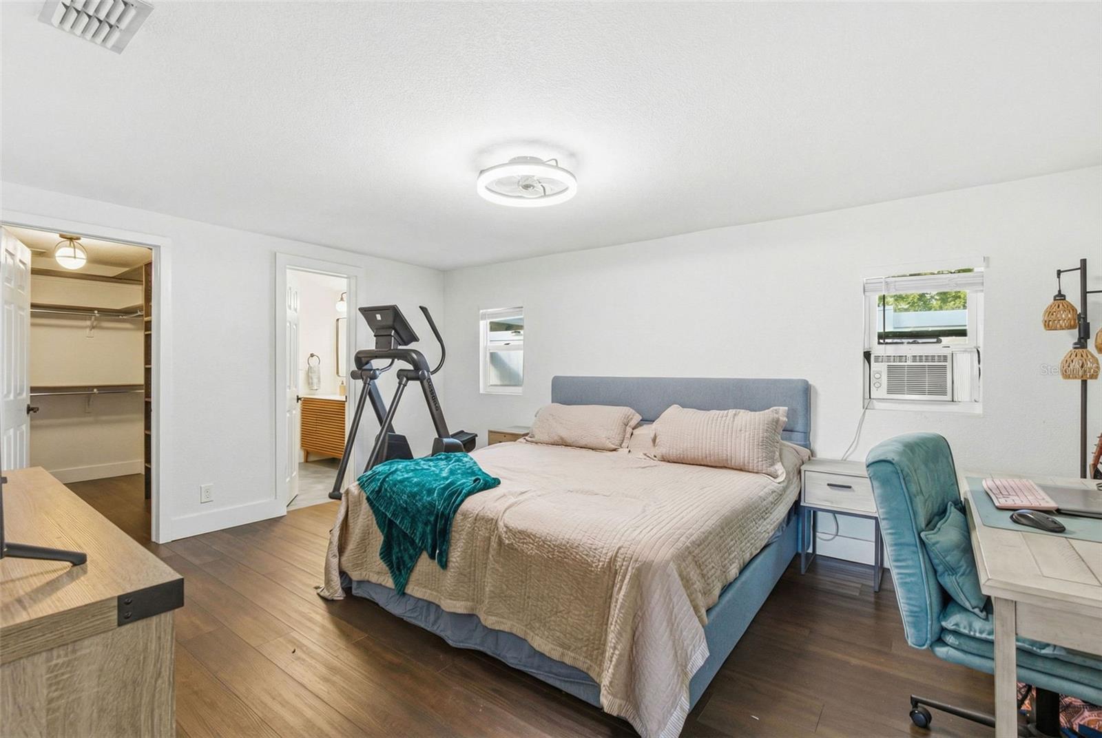 Image 26 of 39 For 715 53rd Street S