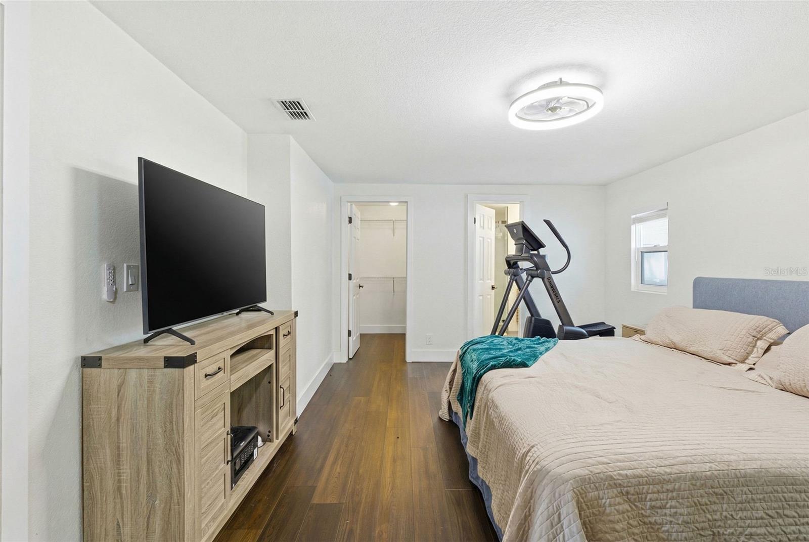 Image 27 of 39 For 715 53rd Street S