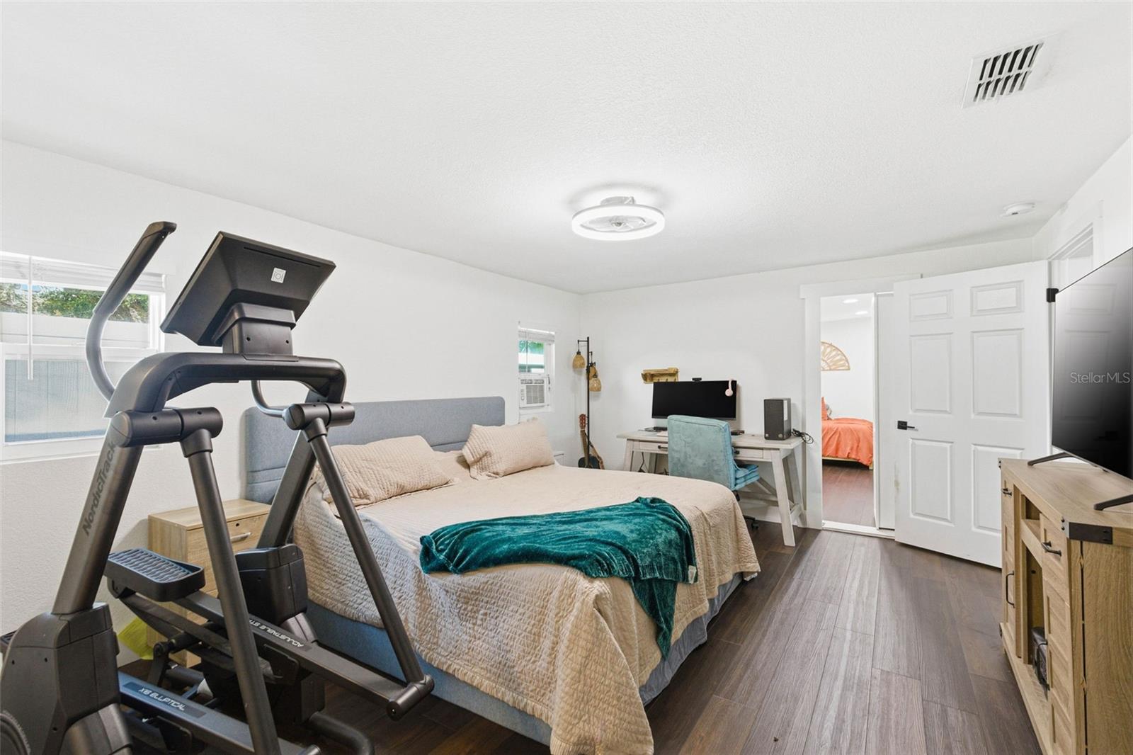 Image 28 of 39 For 715 53rd Street S