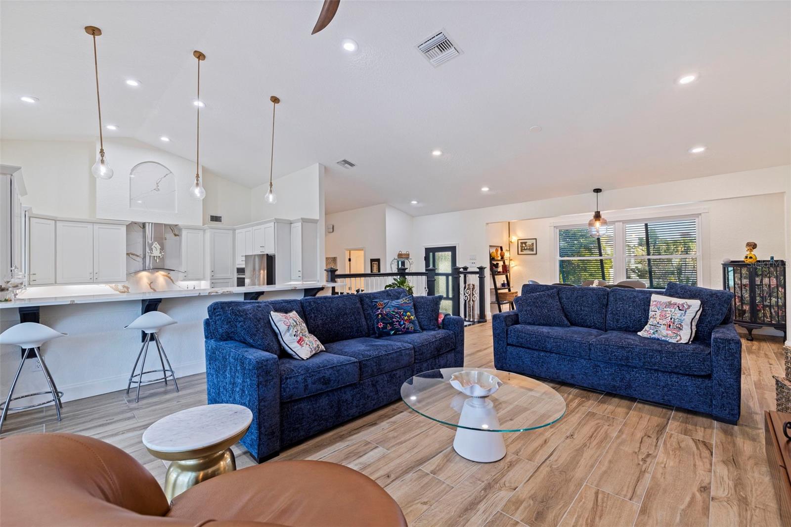 Image 10 of 43 For 842 2nd Avenue S